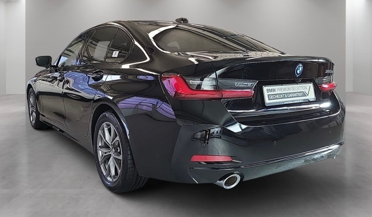 BMW 320e-image-1