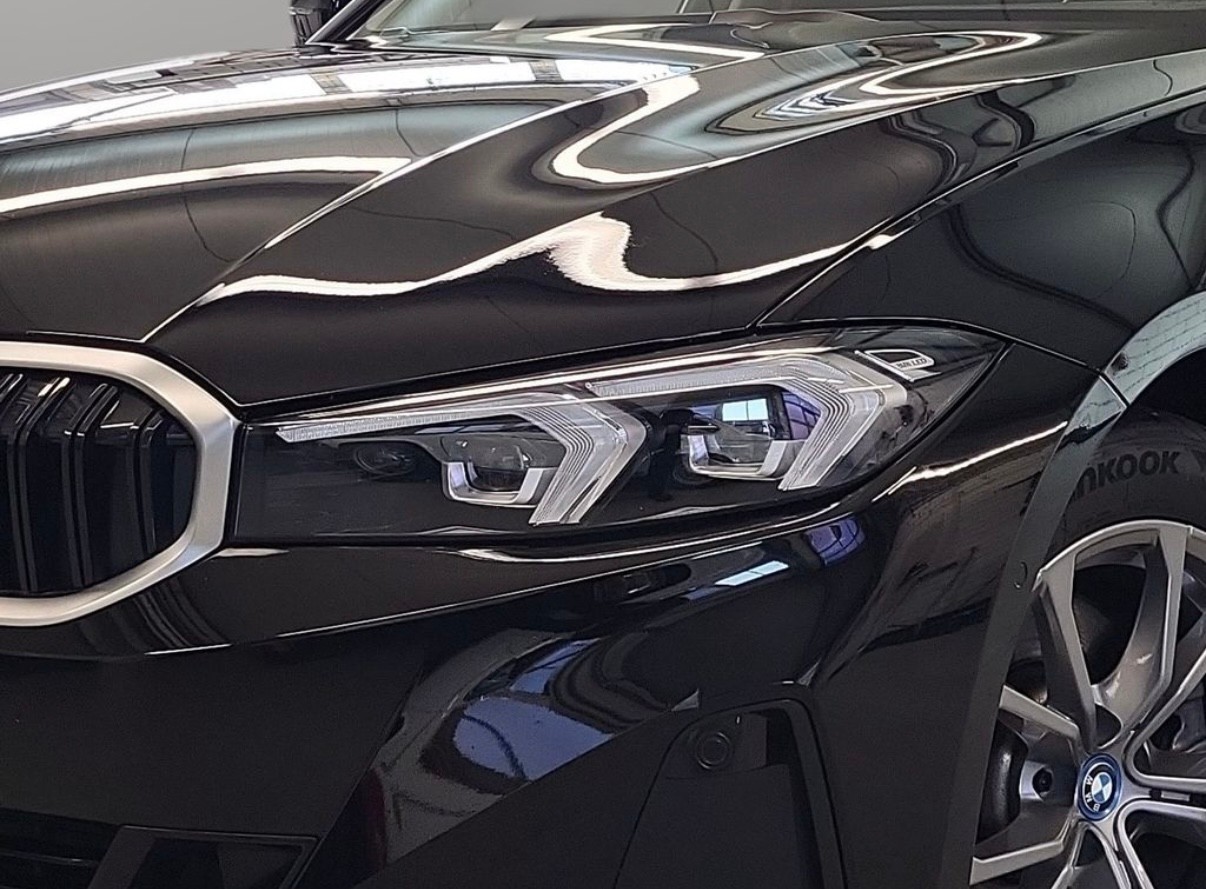 BMW 320e-image-2