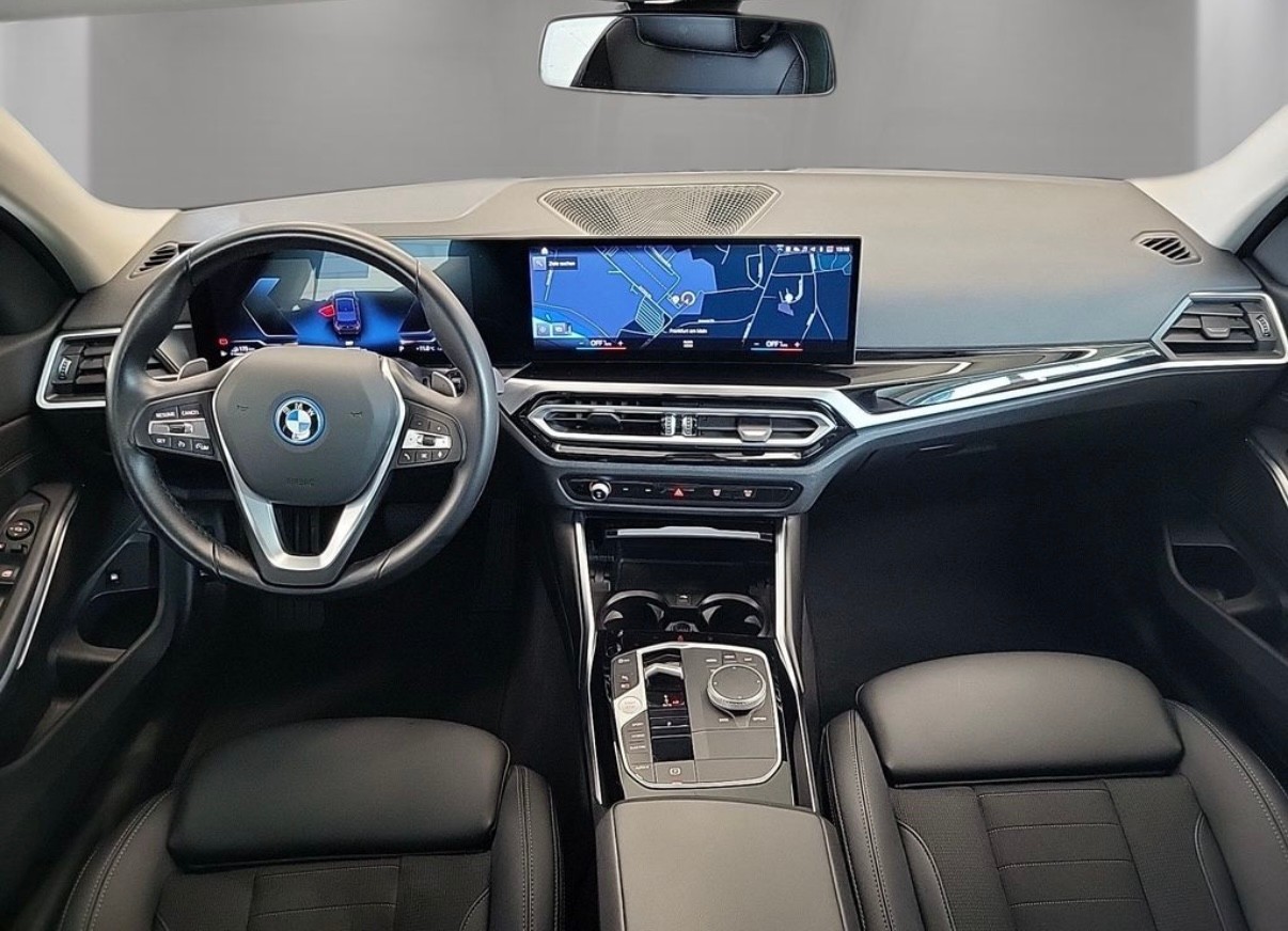 BMW 320e-image-5