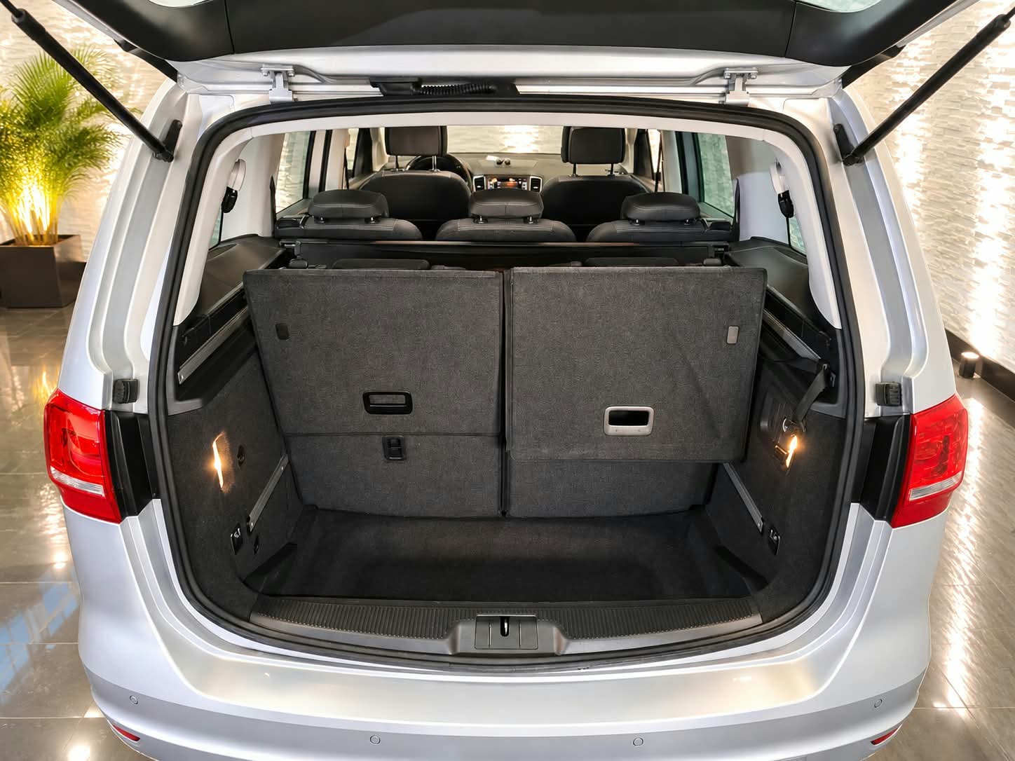 VW Sharan 2.0 TDI BMT Comfortline DSG-image-11