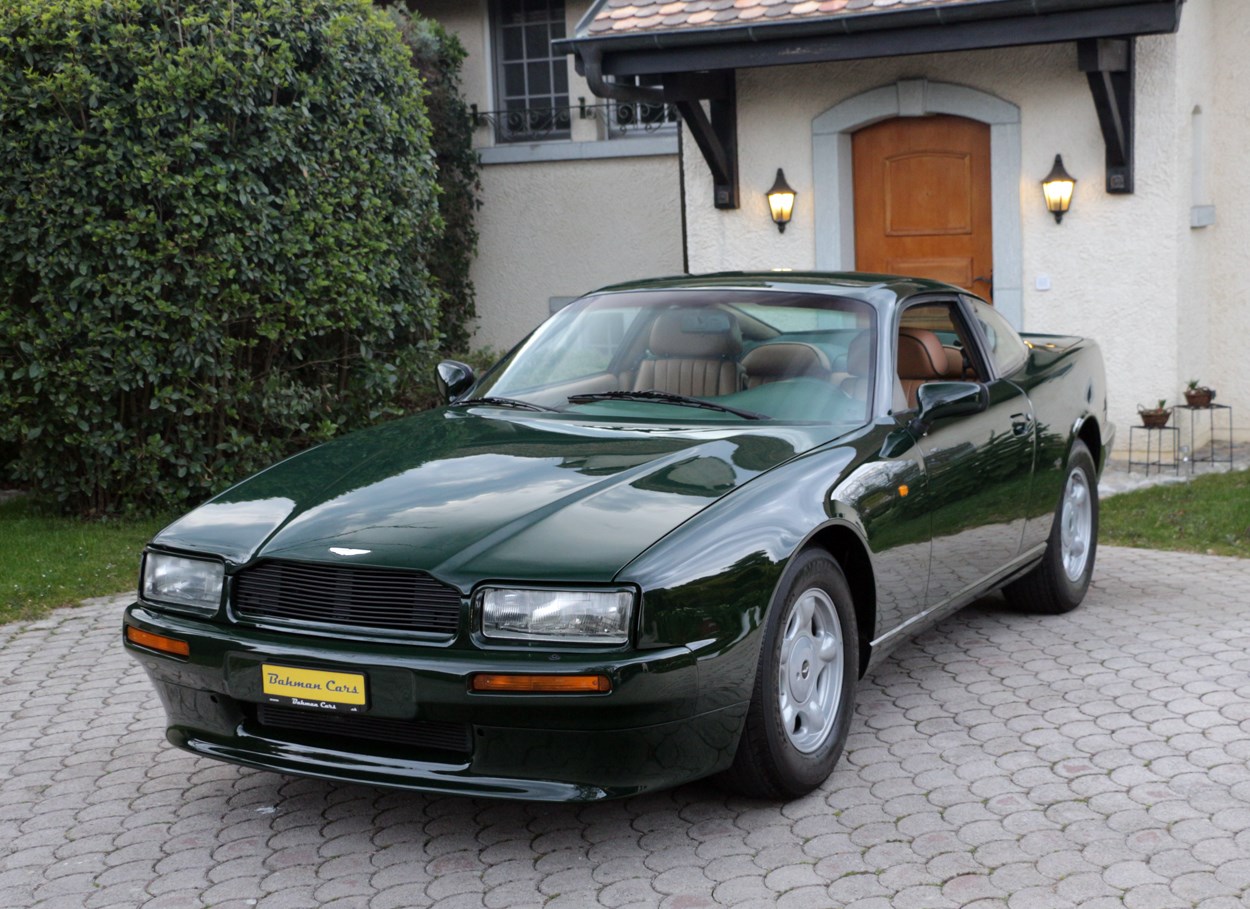 ASTON MARTIN Virage-showroom-element-2