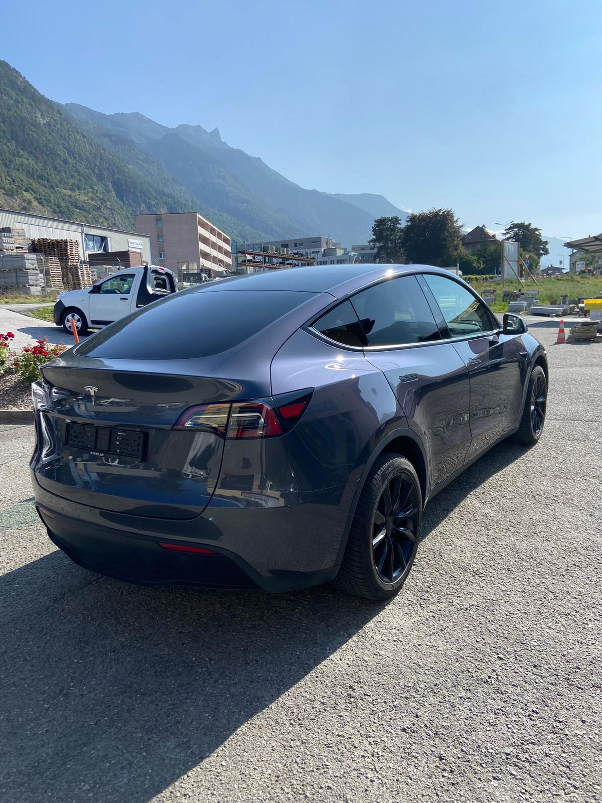 TESLA Model Y Long Range-image-4