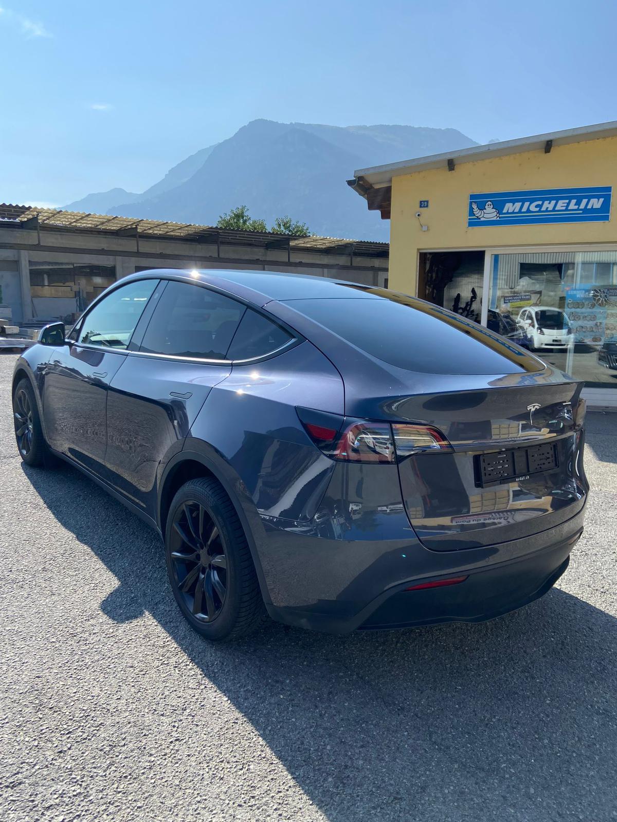 TESLA Model Y Long Range-image-2