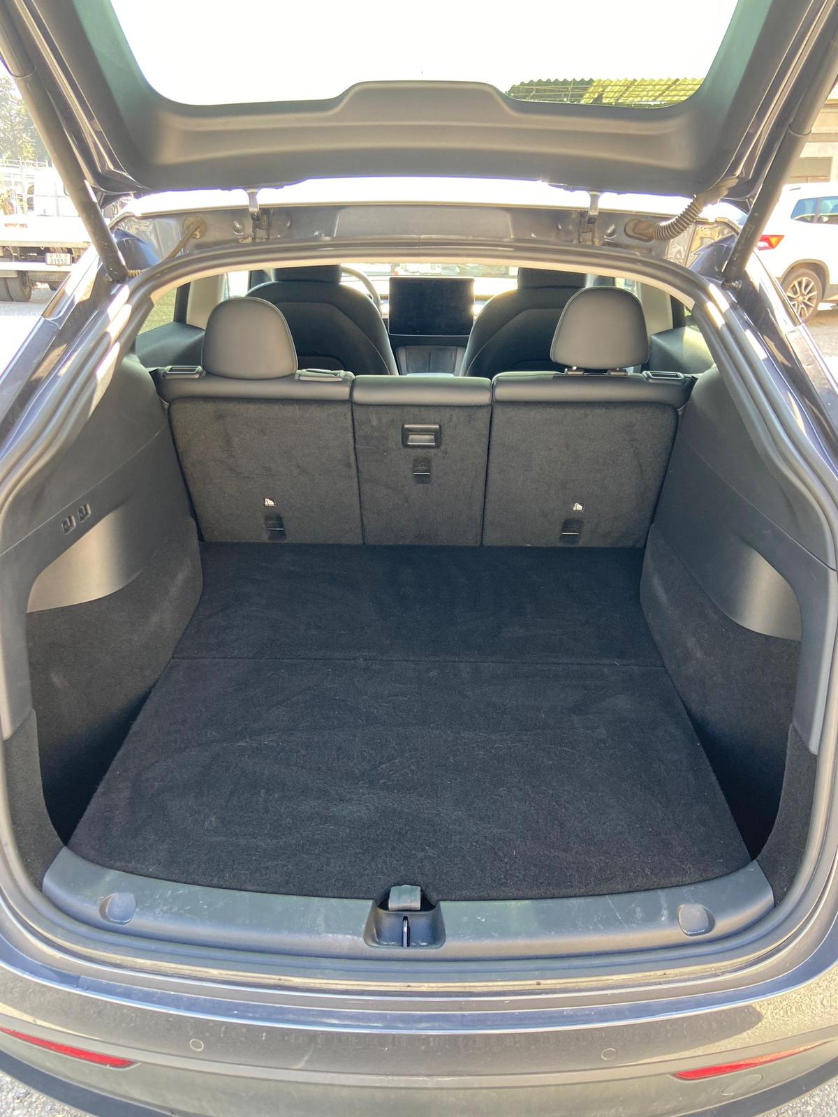 TESLA Model Y Long Range-image-9