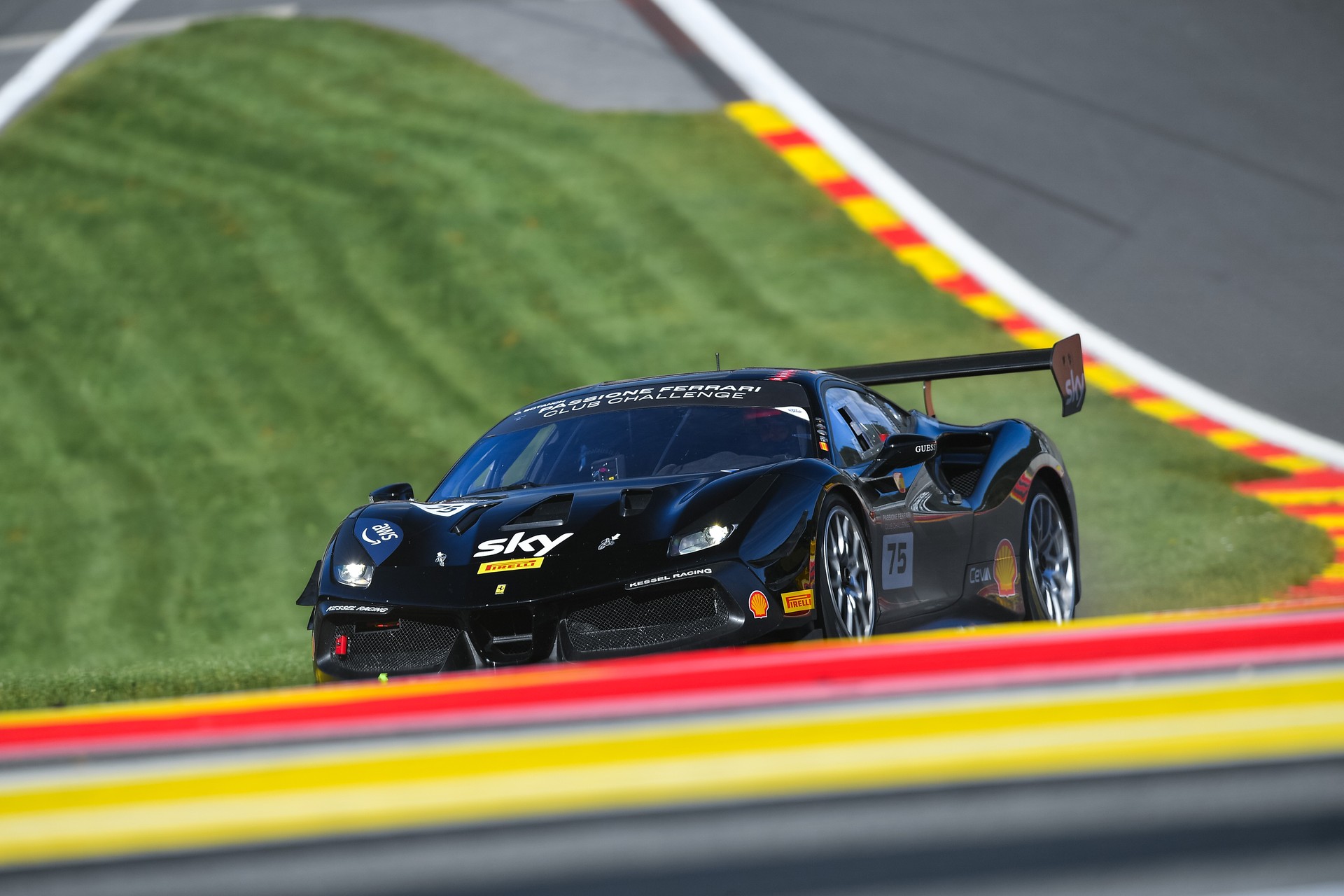 FERRARI 488 Challenge EVO-image-1