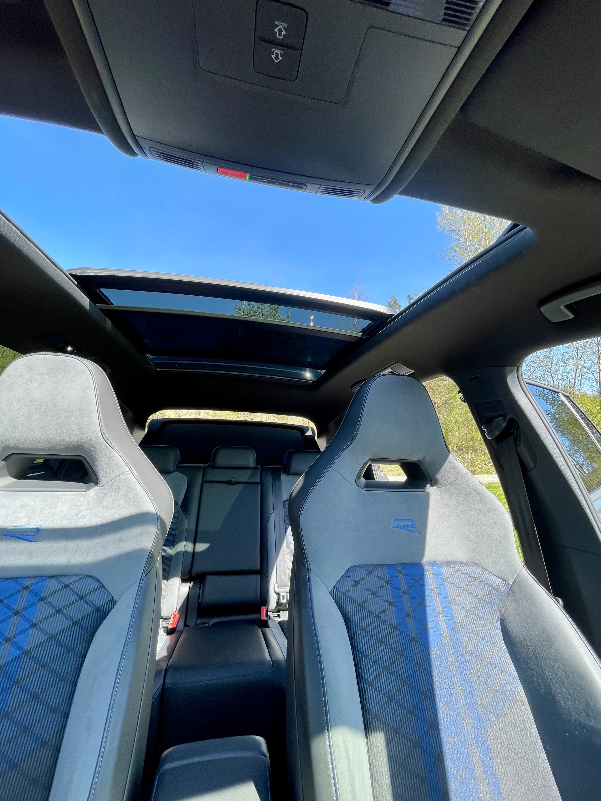 VW Tiguan 2.0TSI R 4Motion DSG-image-13