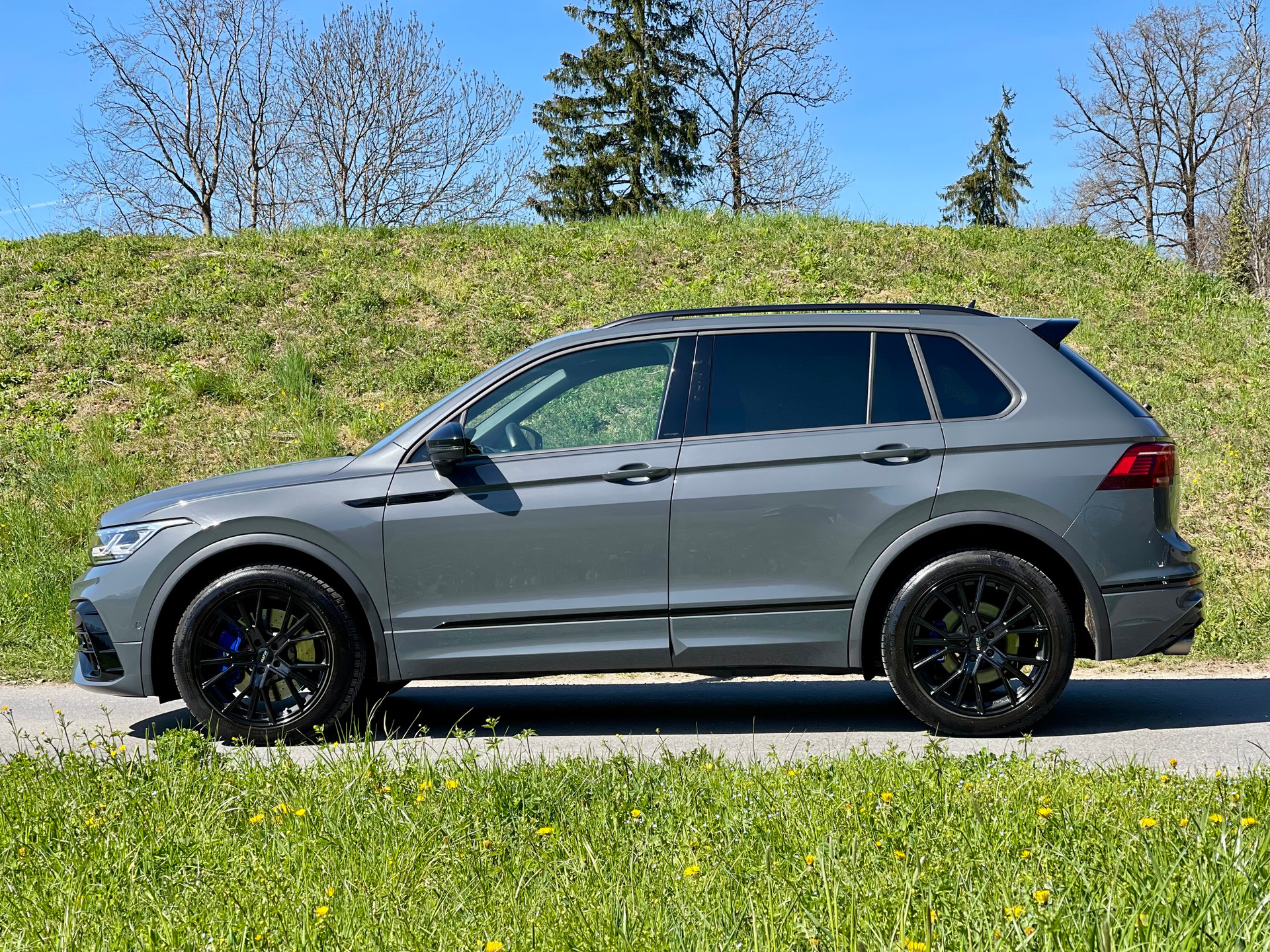 VW Tiguan 2.0TSI R 4Motion DSG-image-5