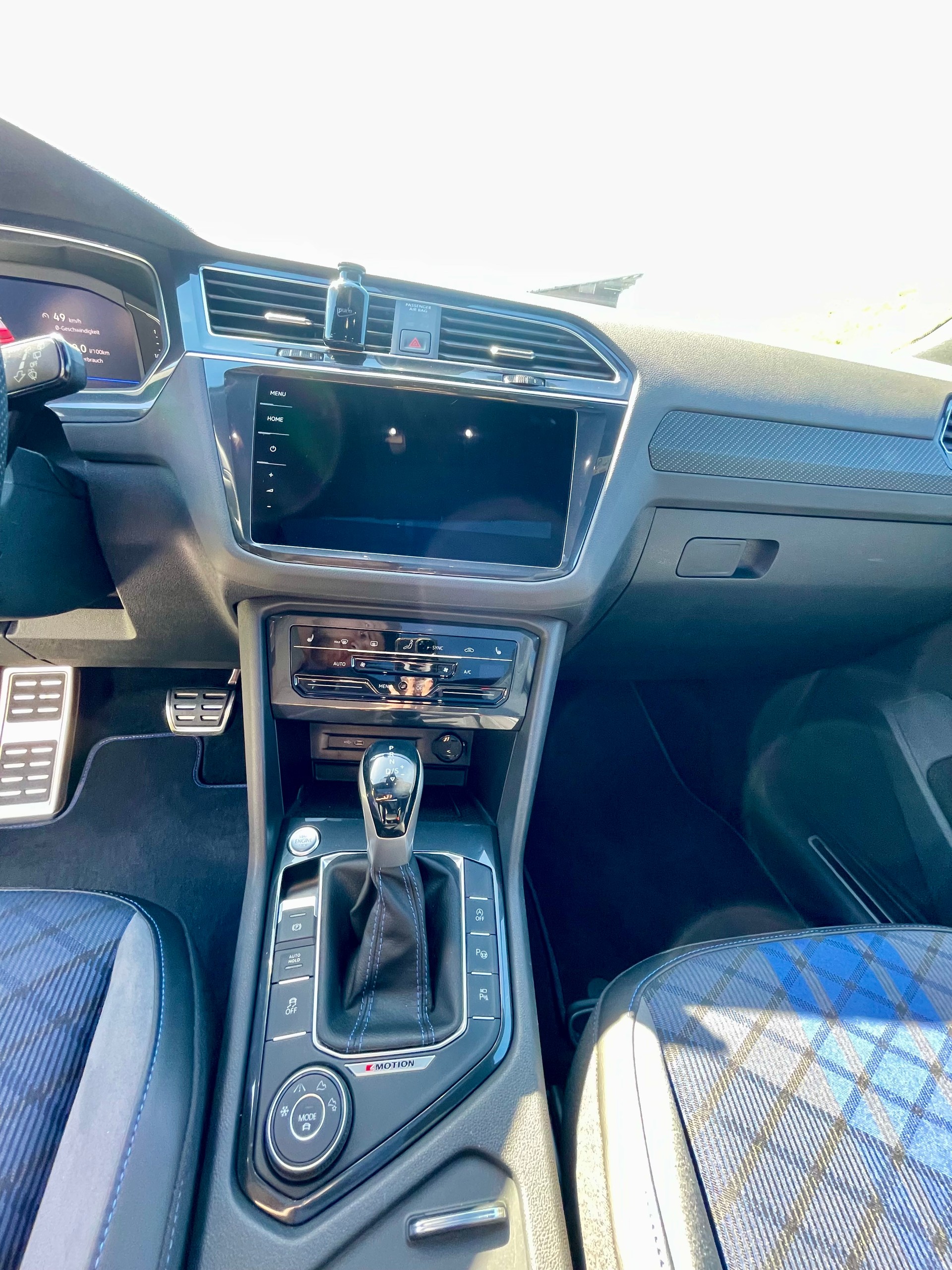 VW Tiguan 2.0TSI R 4Motion DSG-image-11