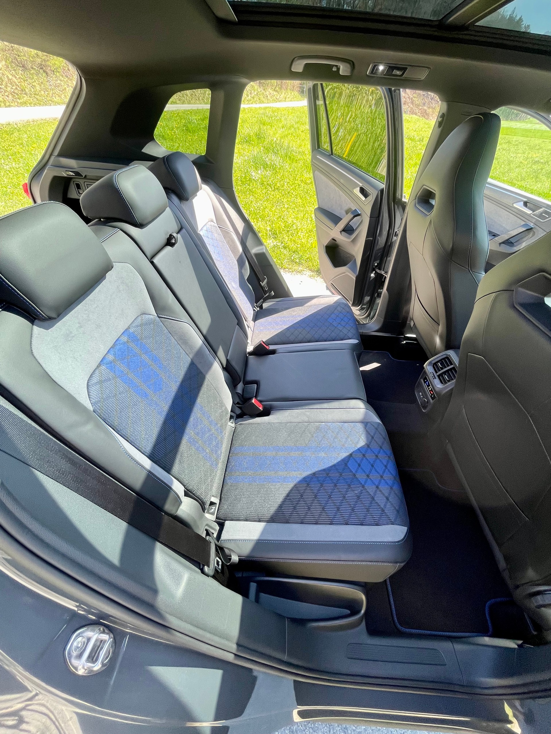 VW Tiguan 2.0TSI R 4Motion DSG-image-15