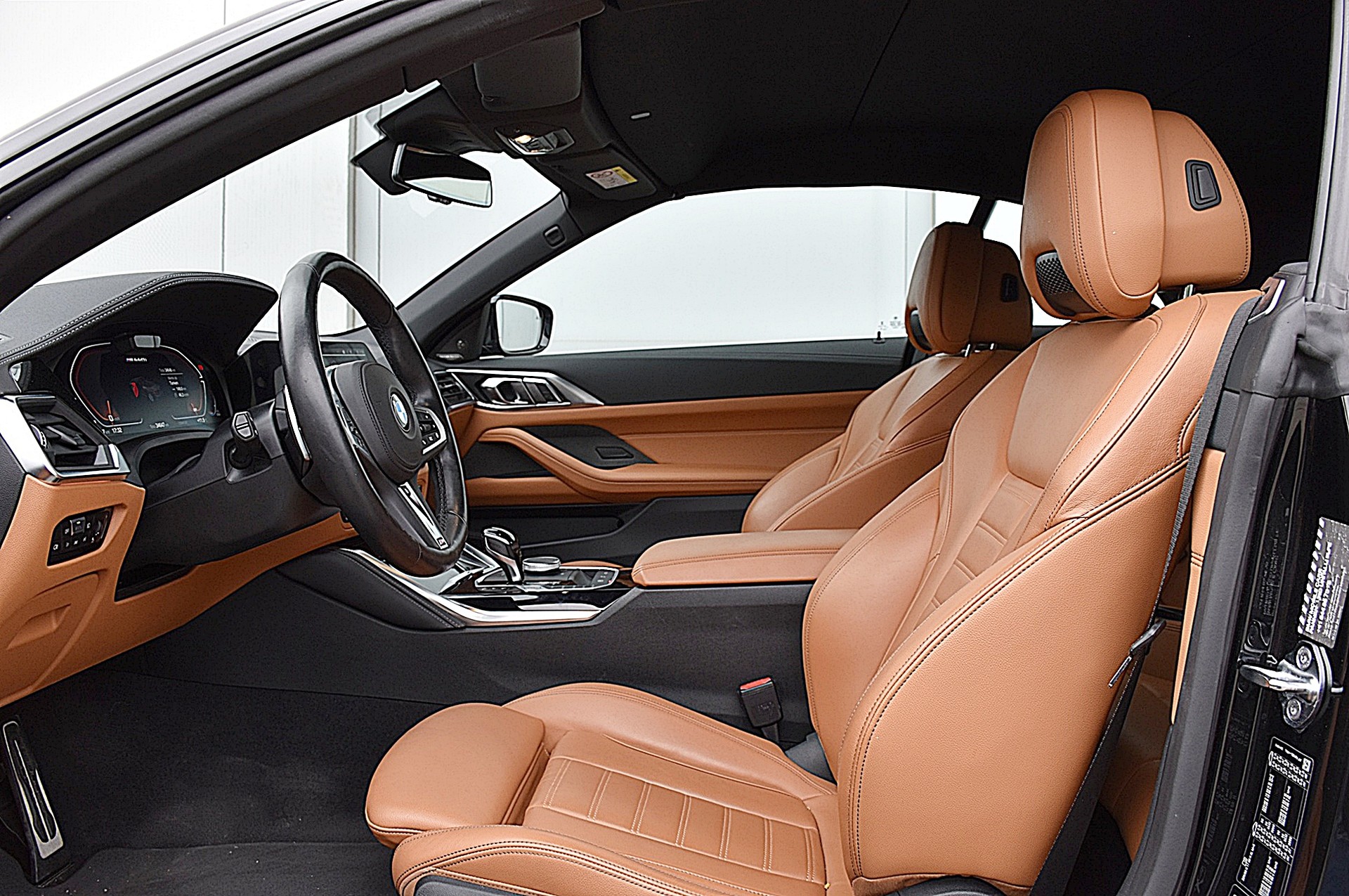 BMW M440i xDrive 48V Cabrio-image-7