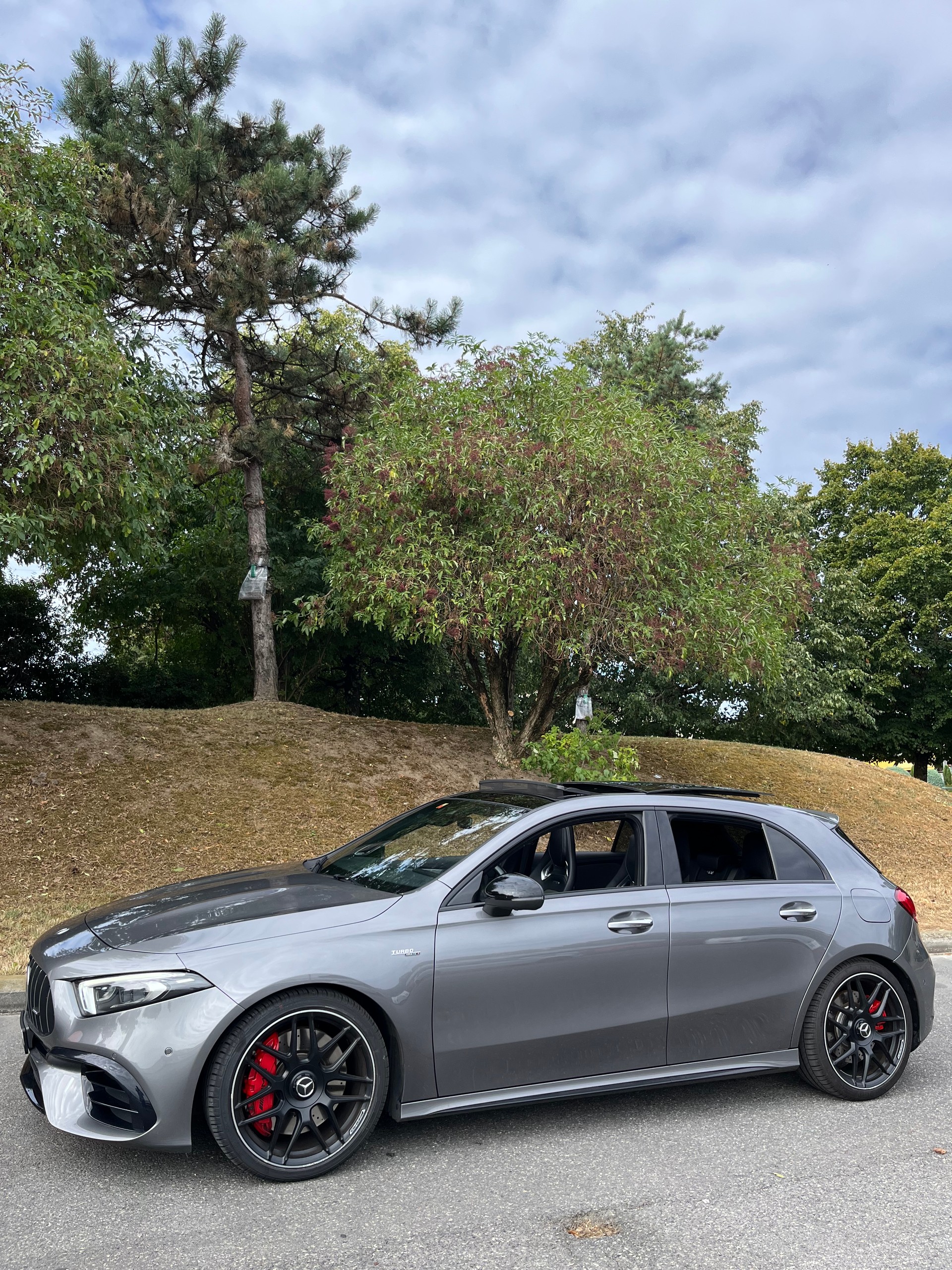 MERCEDES-BENZ A 45 S AMG 4Matic+ Speedshift-image-2