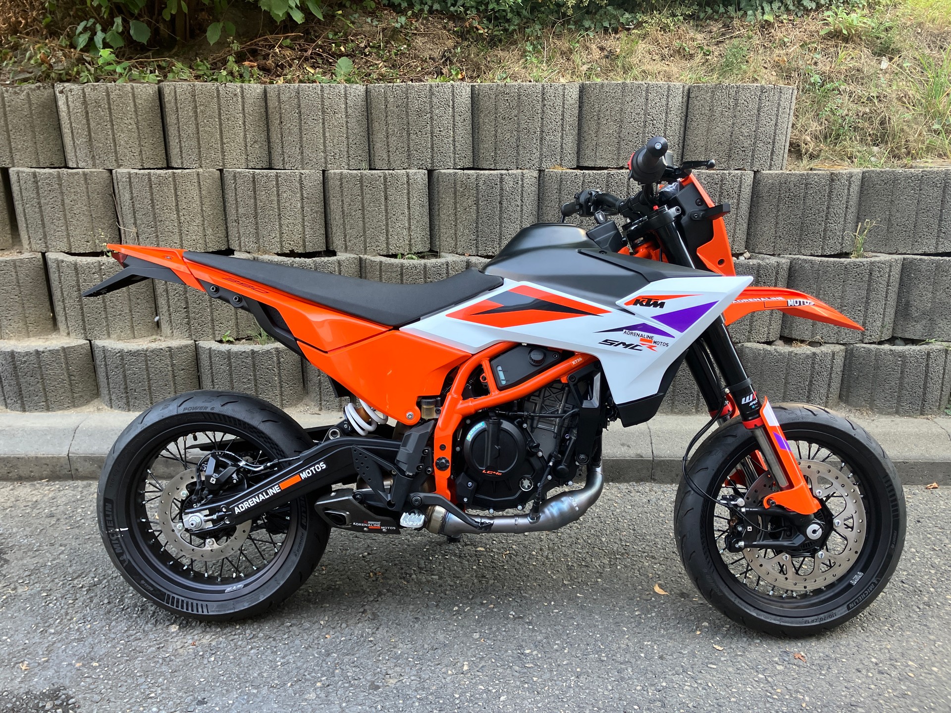 KTM 390 SMC R-showroom-element-1