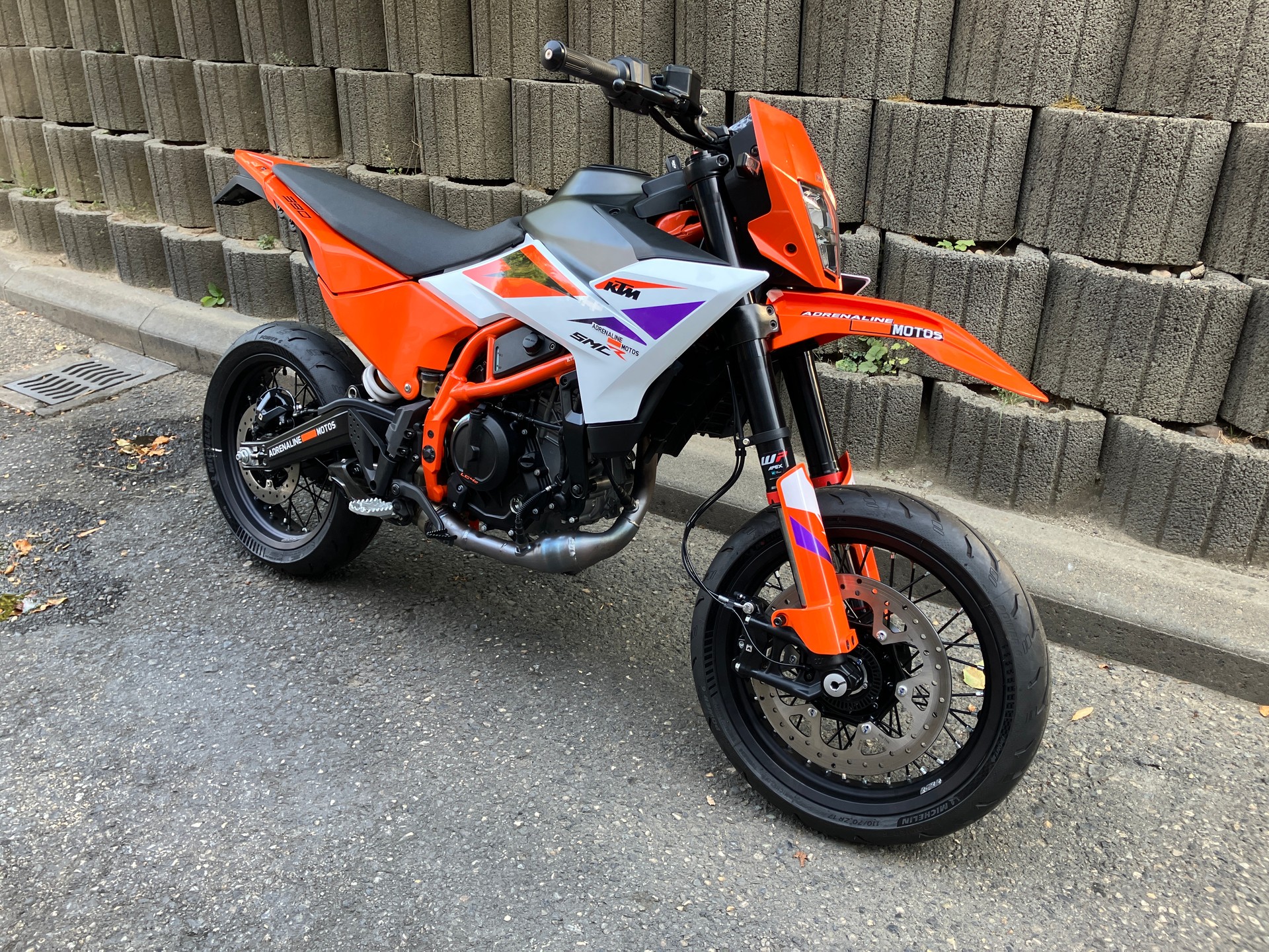 KTM 390 SMC R-showroom-element-2