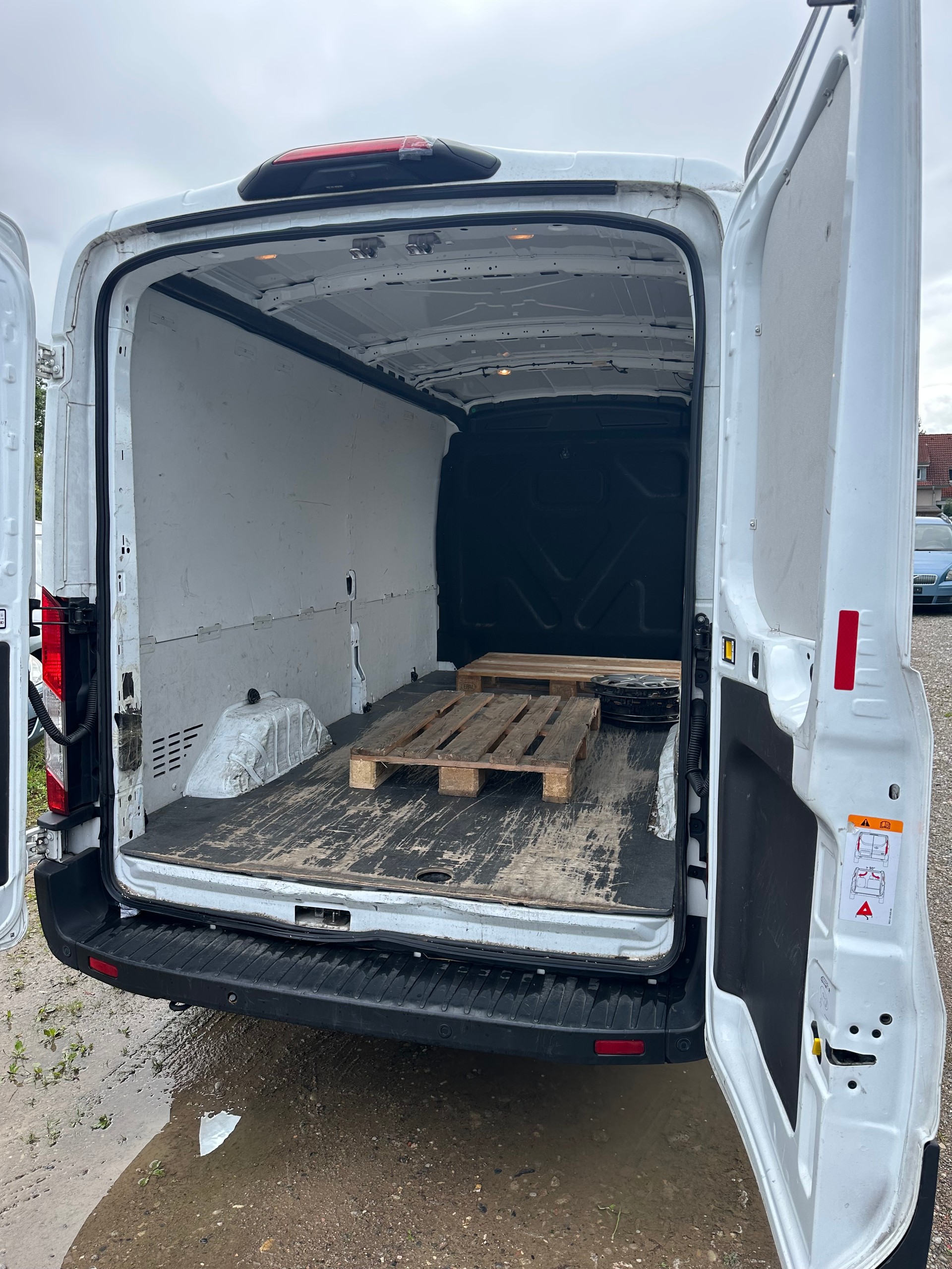 FORD Transit Van 350 L3 Basis 2.0 TDCi 130 RWD-image-4