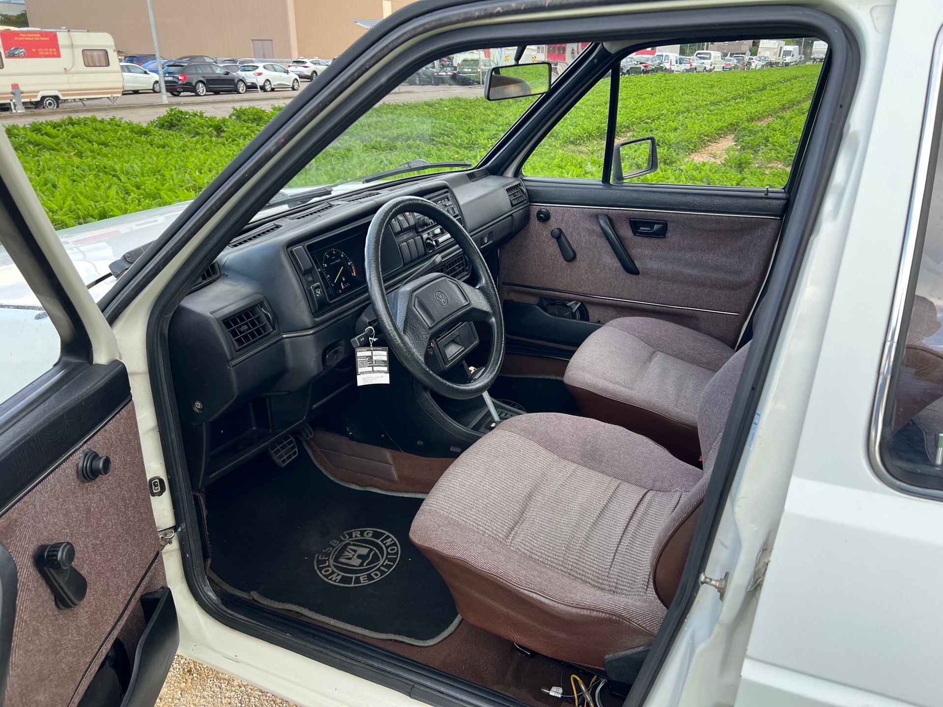 VW Golf 1600 GL-image-11