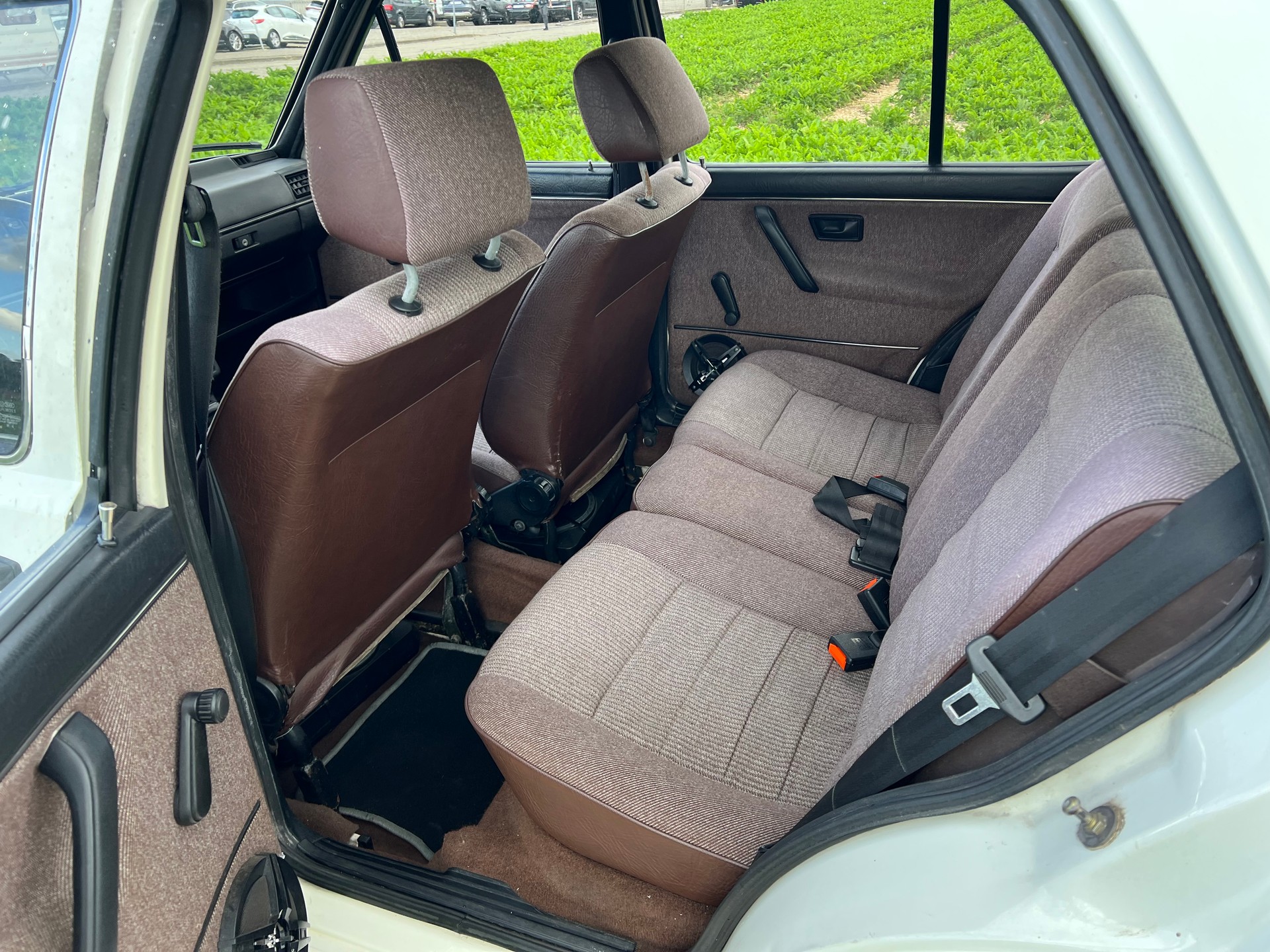 VW Golf 1600 GL-image-9