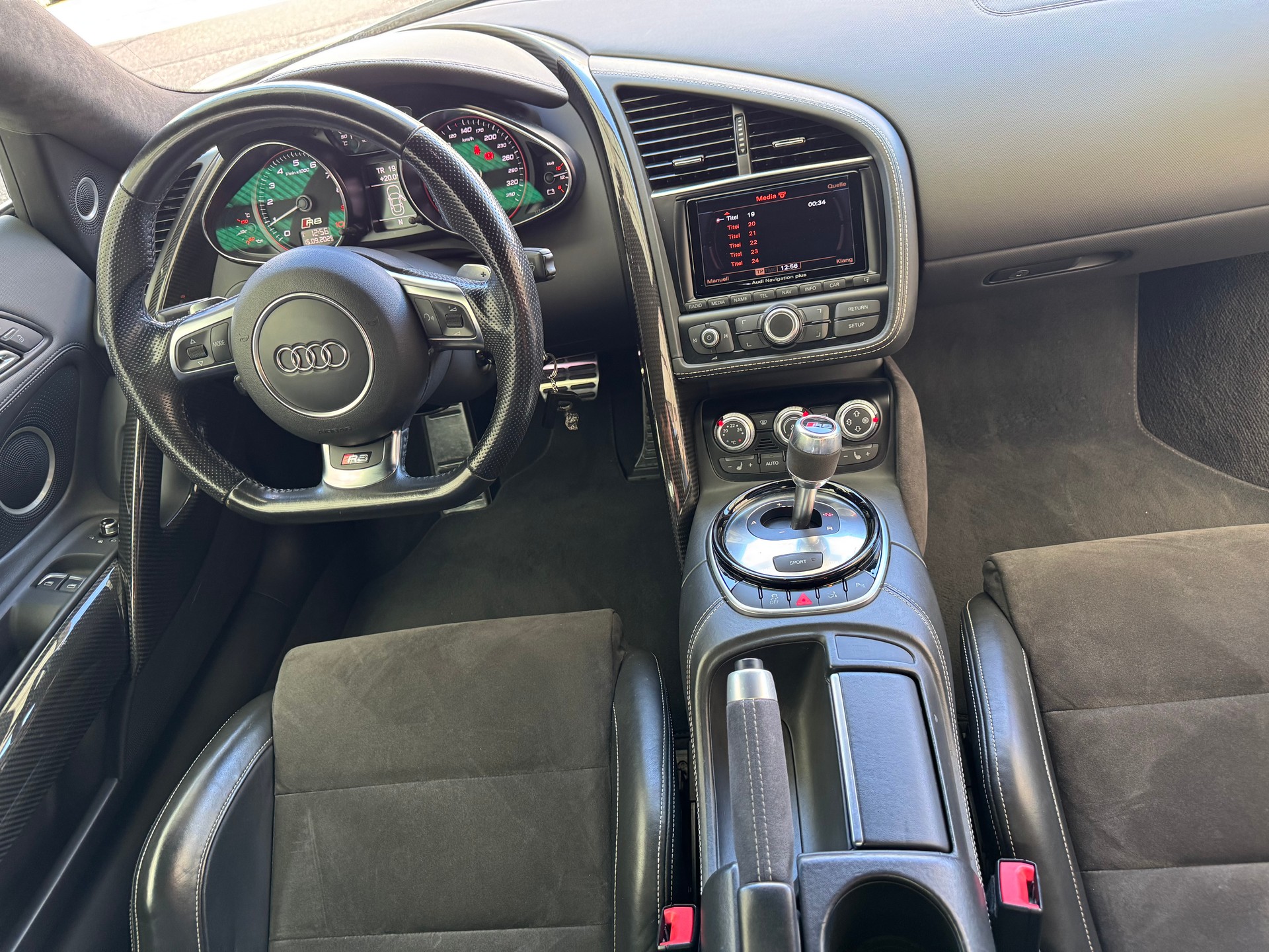 AUDI R8 plus Coupé 5.2 S-Tronic-image-13