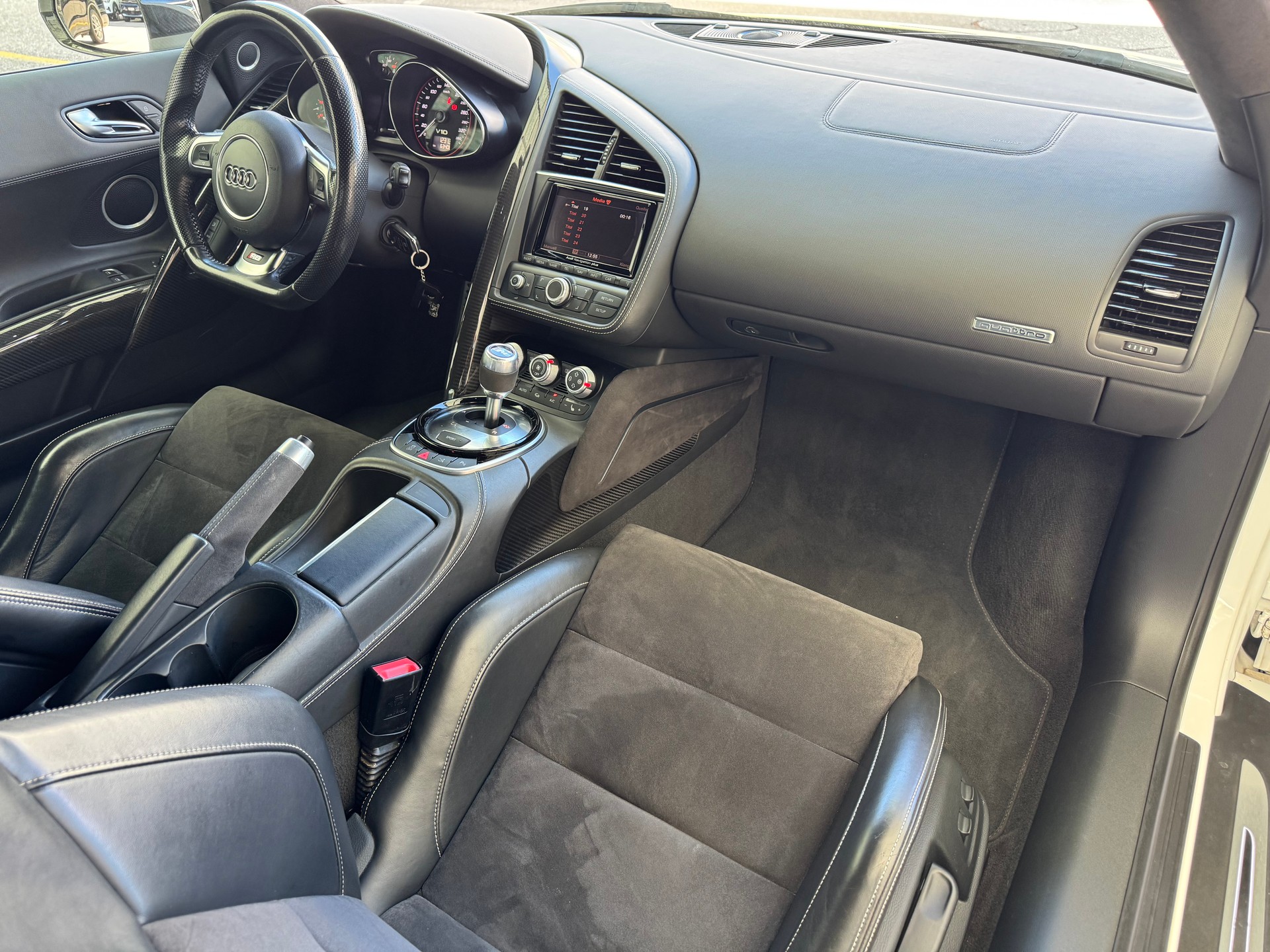 AUDI R8 plus Coupé 5.2 S-Tronic-image-14