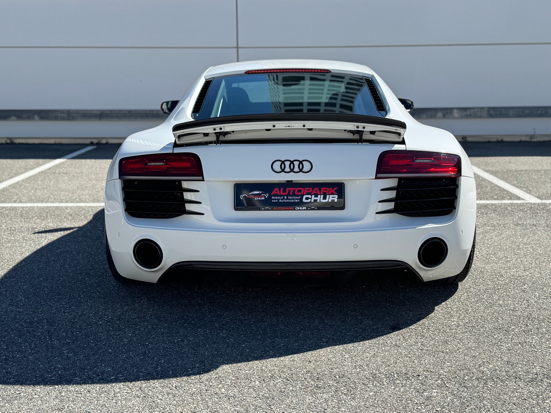 AUDI R8 plus Coupé 5.2 S-Tronic-image-3