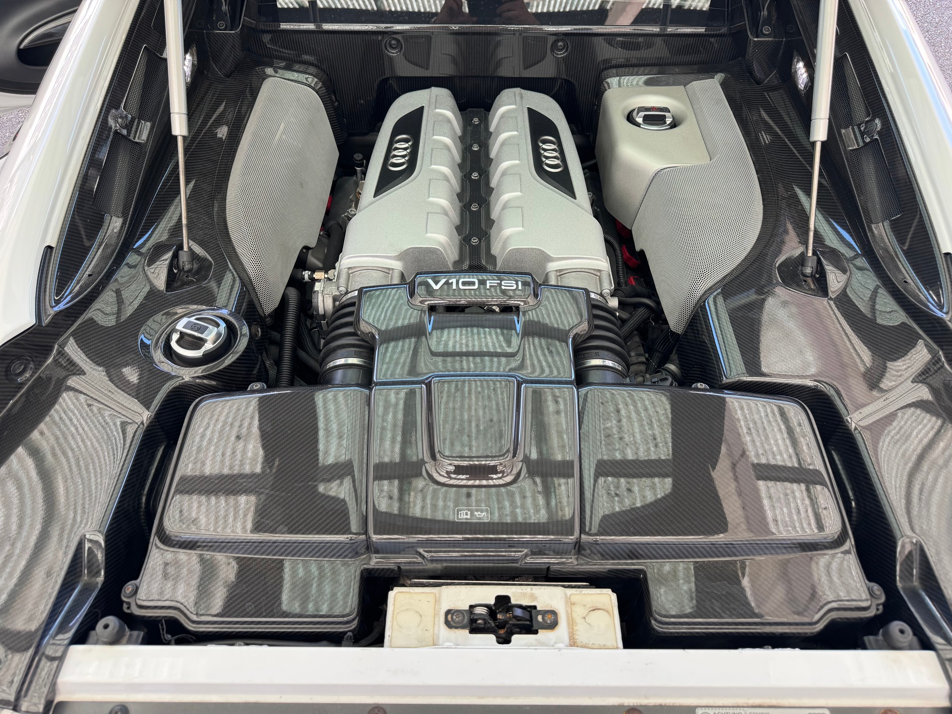AUDI R8 plus Coupé 5.2 S-Tronic-image-10