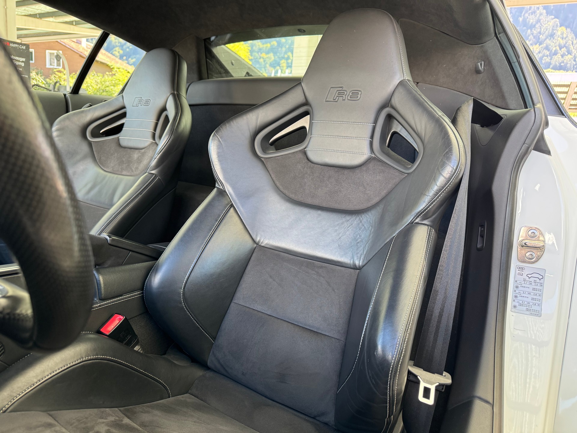 AUDI R8 plus Coupé 5.2 S-Tronic-image-15