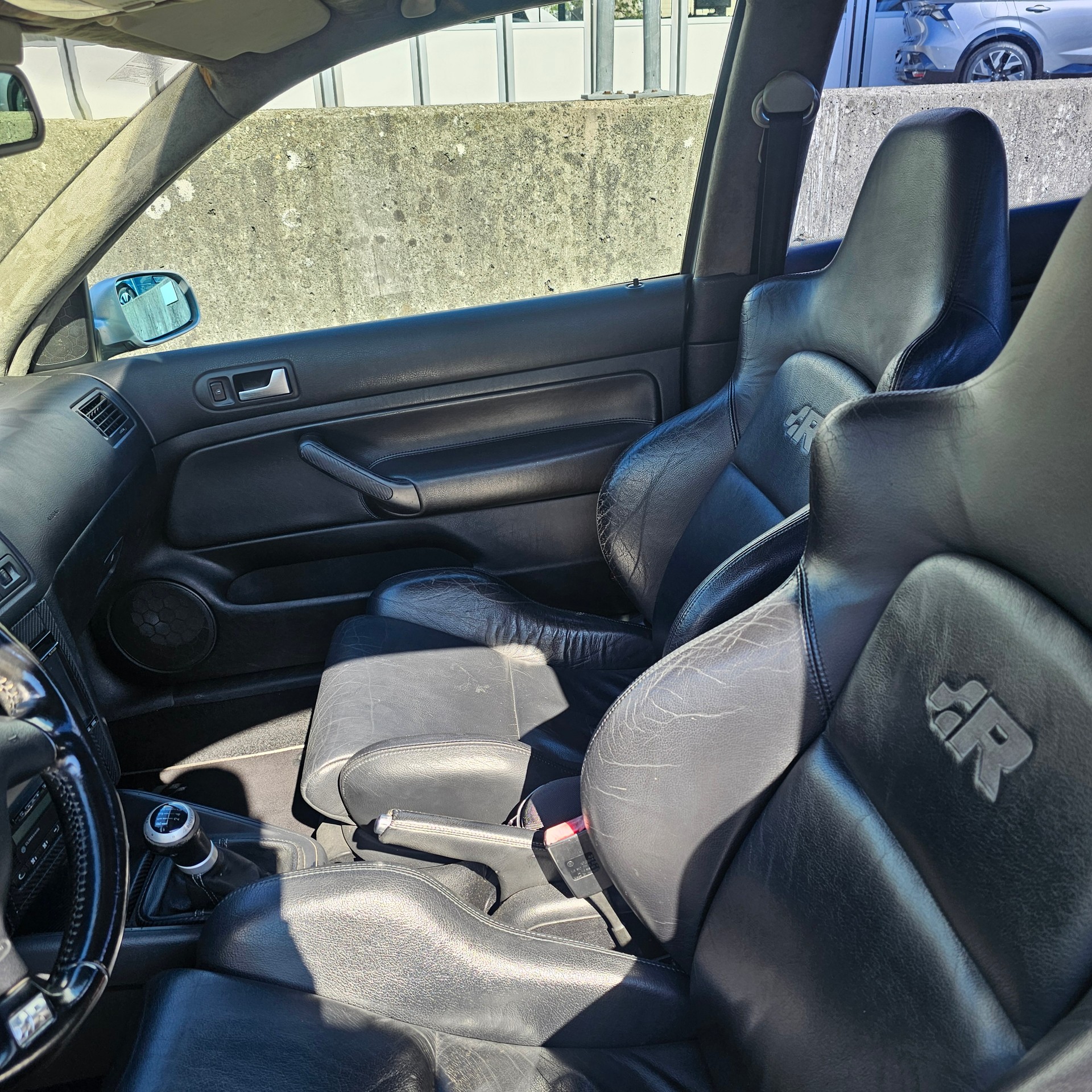 VW Golf R32 4Motion-image-1
