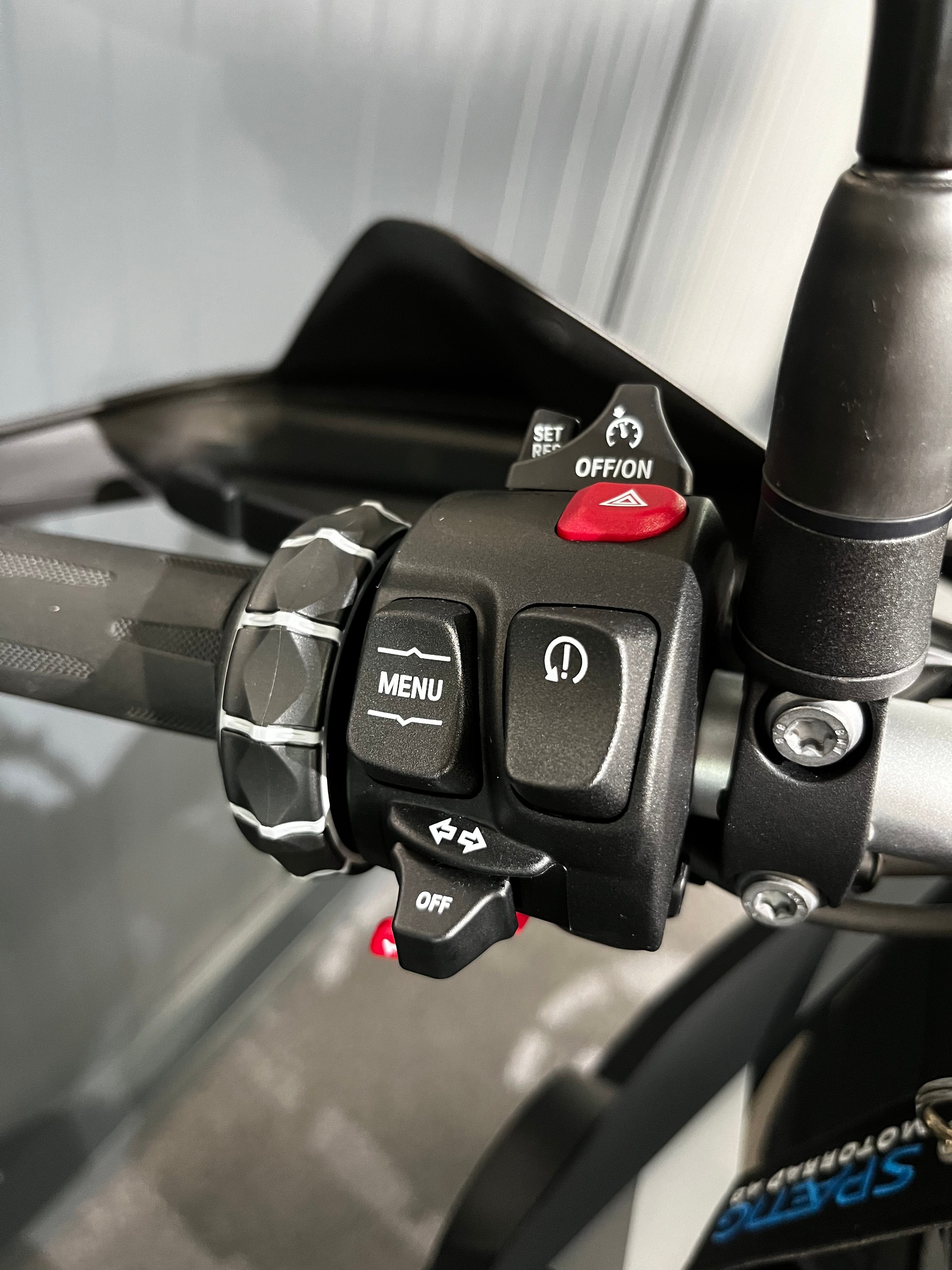 BMW F 800 GS - Tieferlegung ab Werk!-showroom-element-3