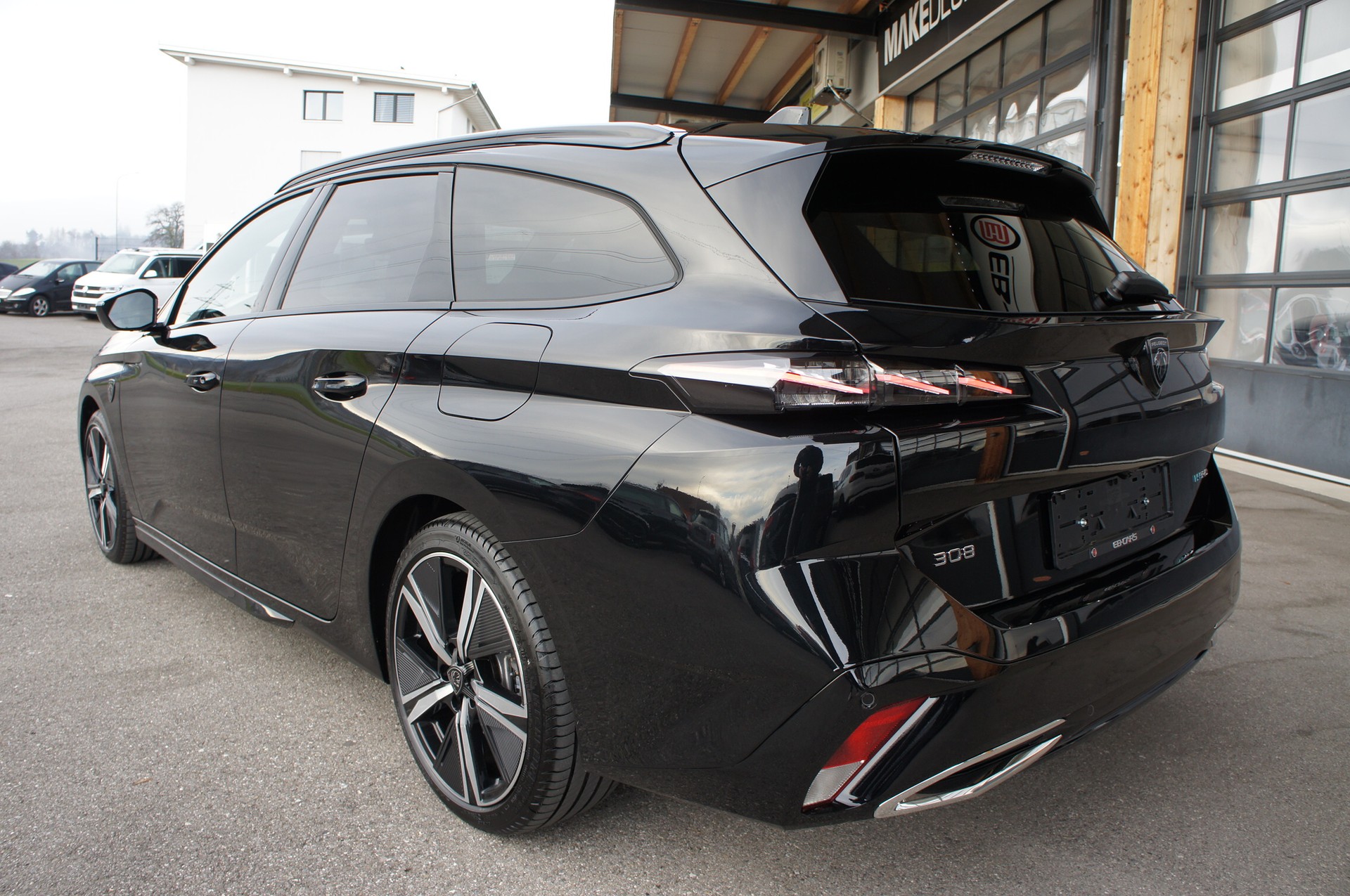 PEUGEOT 308 SW 1.6 PHEV 180 GT-image-2