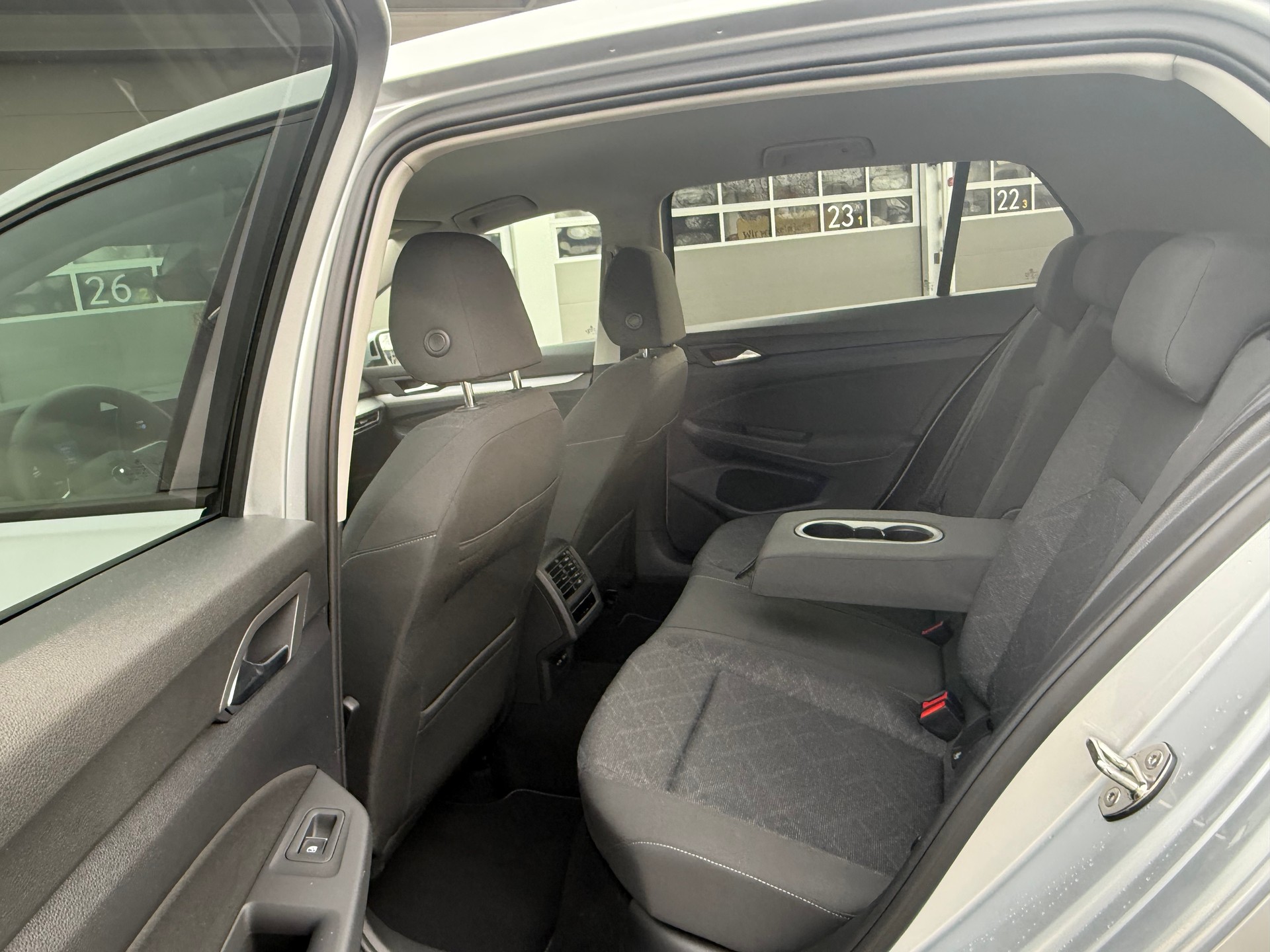 VW Golf 1.5 e TSI ACT Life DSG-image-8