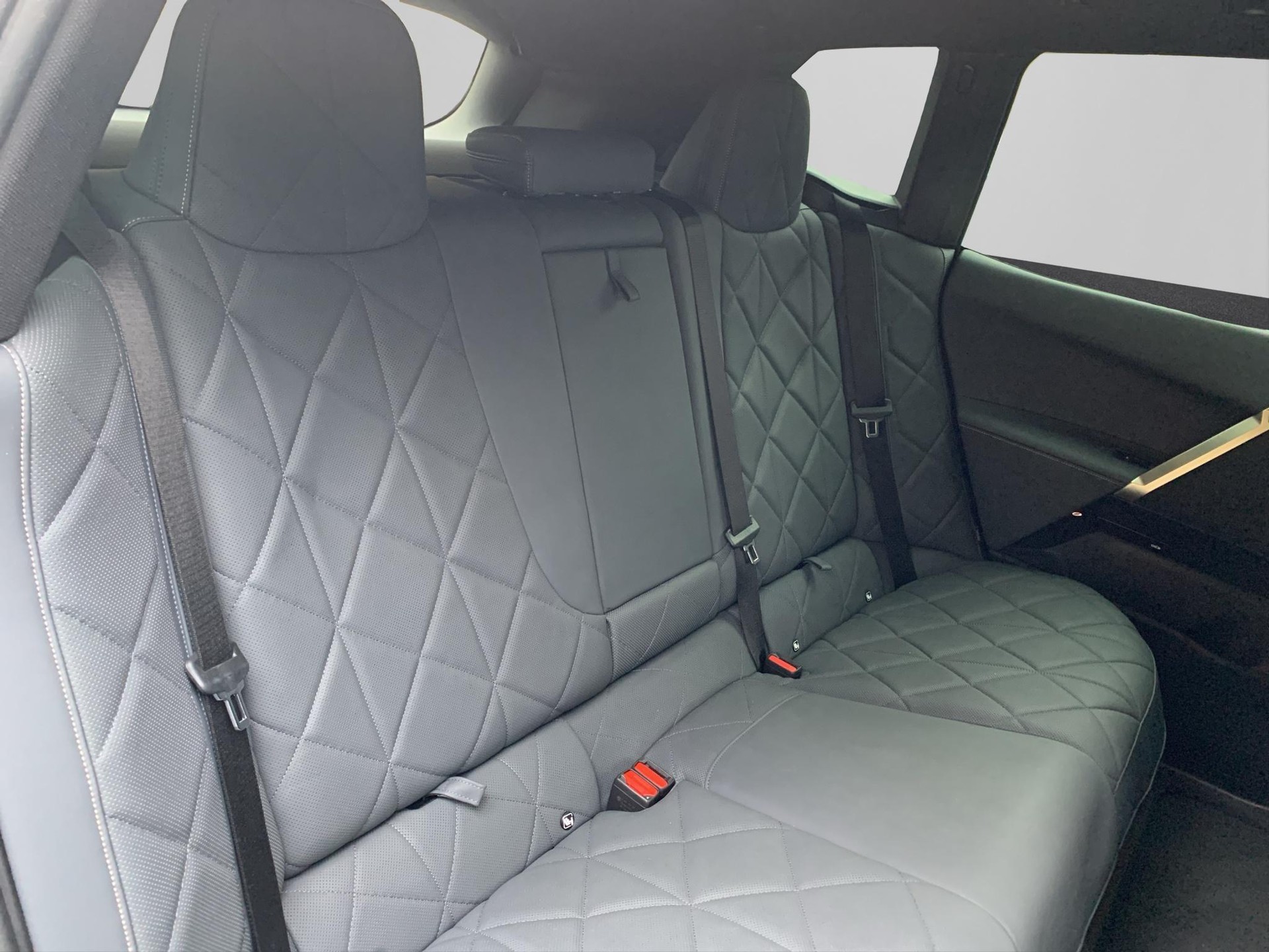BMW iX xDrive50 M Sportpaket-image-17