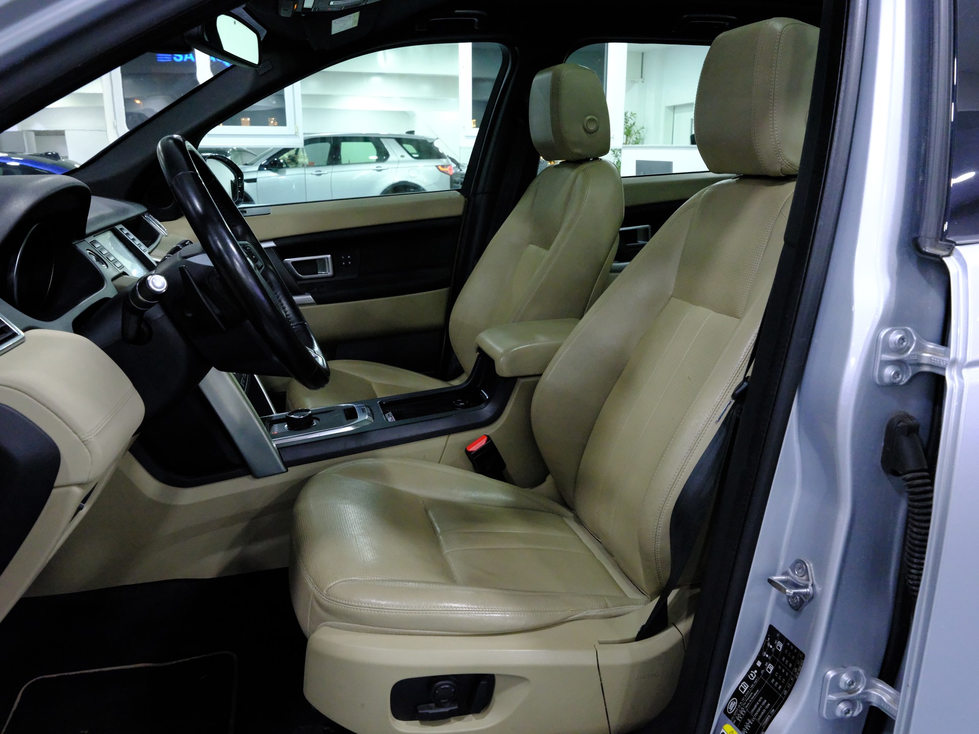 LAND ROVER Discovery Sport 2.0 SD4 HSE AT9 *Dynamic Pack* *Surround View* *Fahrassistenzpaket*-image-11