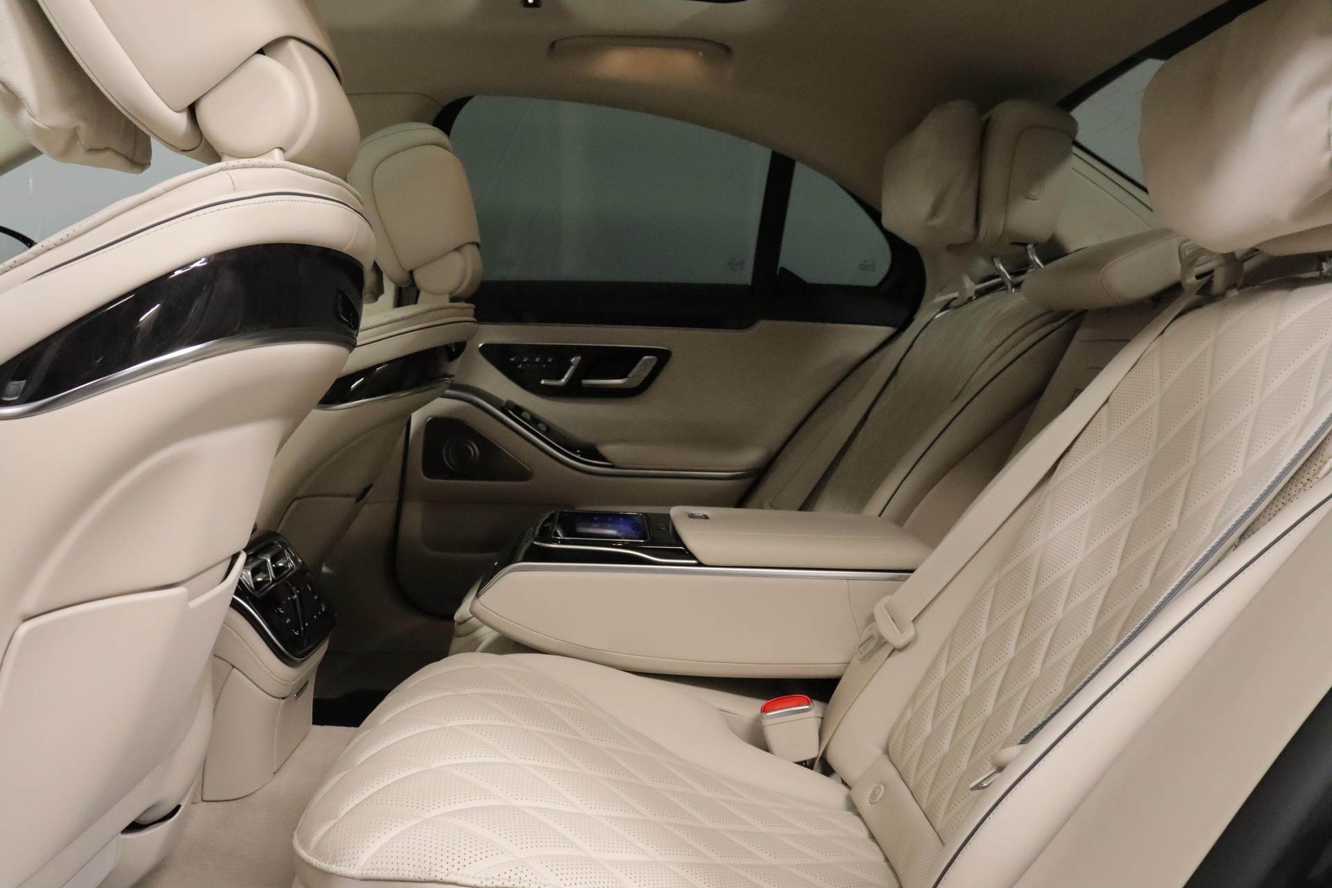 MERCEDES-BENZ S 580 V8 4matic-showroom-element-3