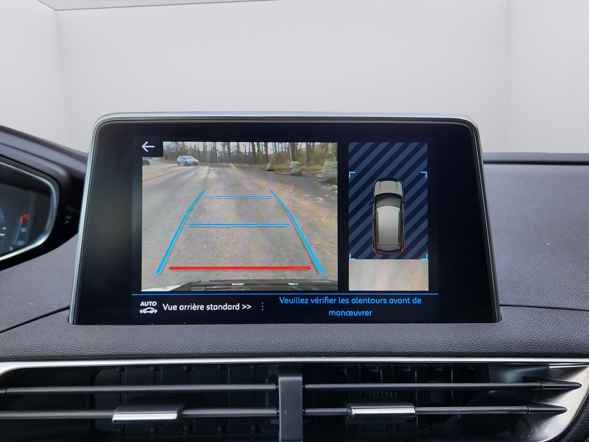 PEUGEOT 3008 1.2 PureTech Allure EAT-image-11