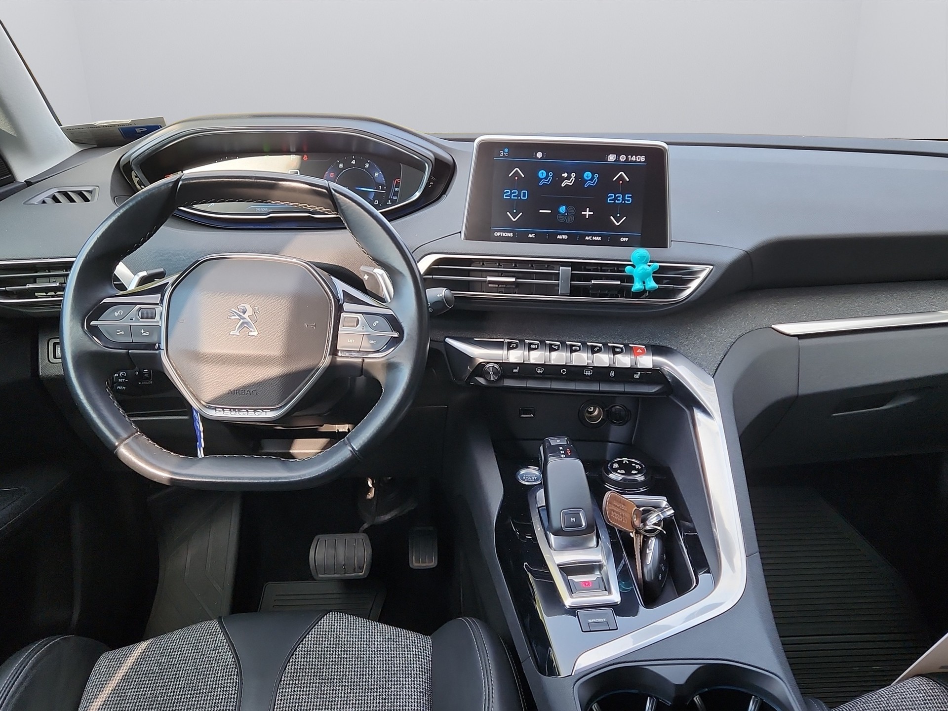 PEUGEOT 3008 1.2 PureTech Allure EAT-image-9