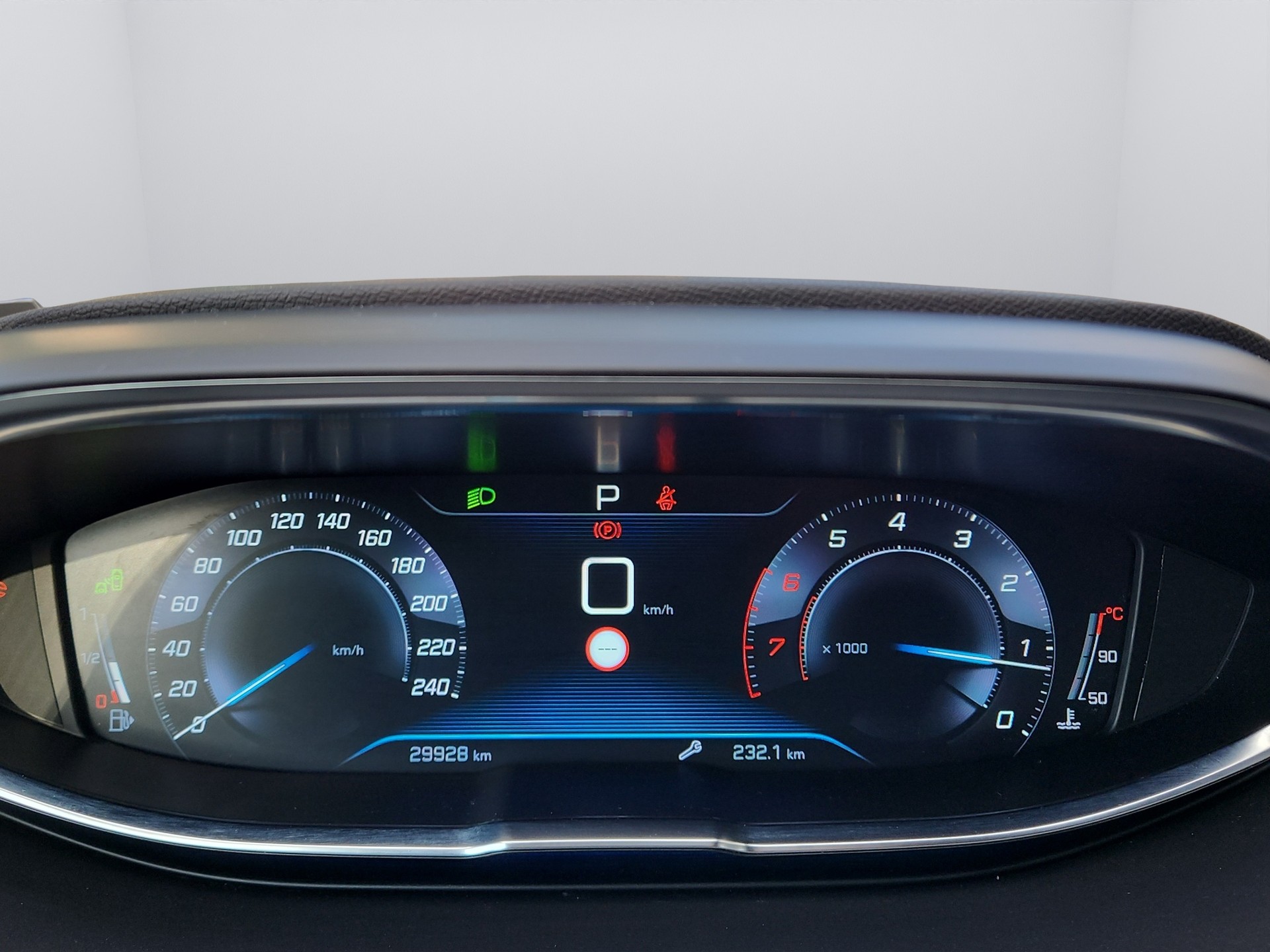 PEUGEOT 3008 1.2 PureTech Allure EAT-image-13
