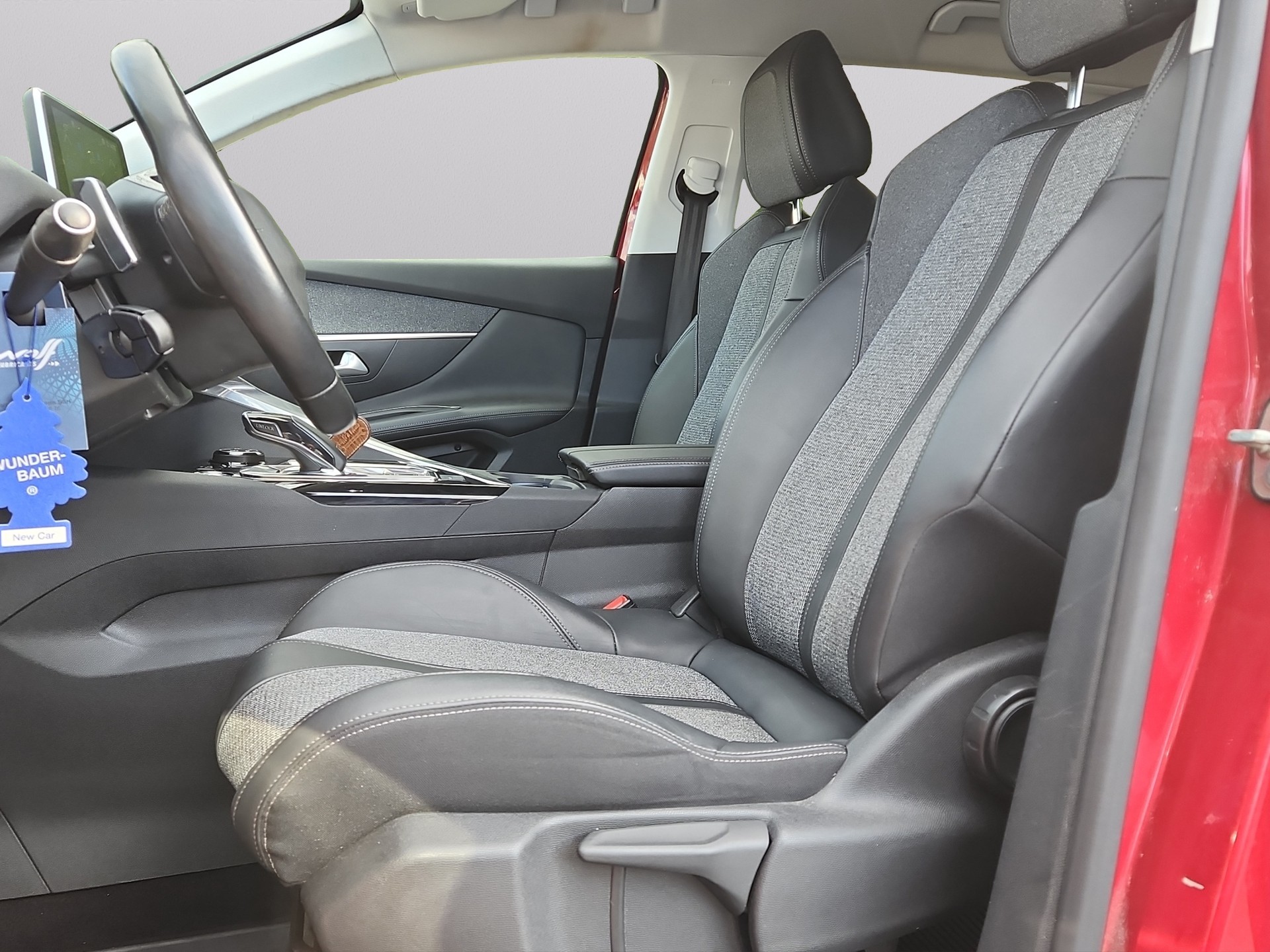 PEUGEOT 3008 1.2 PureTech Allure EAT-image-7
