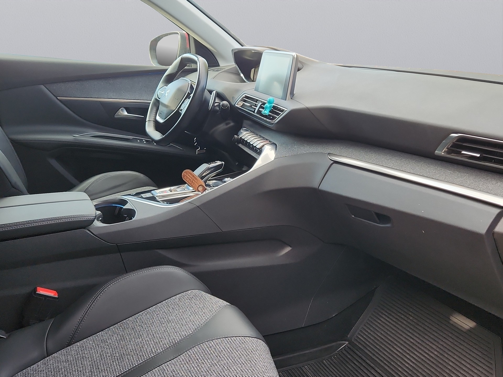 PEUGEOT 3008 1.2 PureTech Allure EAT-image-8