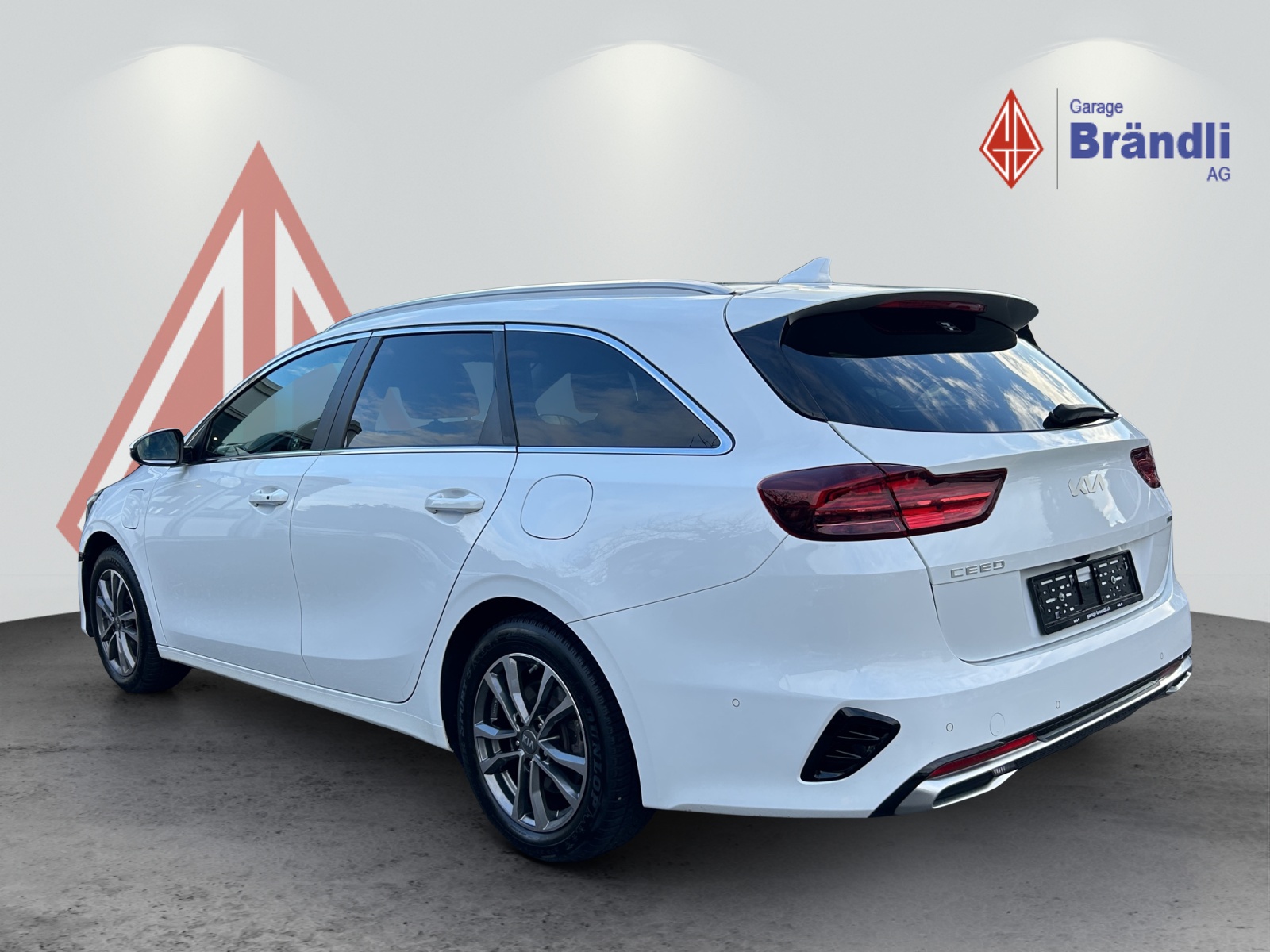 KIA Ceed SW 1.6 GDi Plug-in Hybrid Style-showroom-element-3
