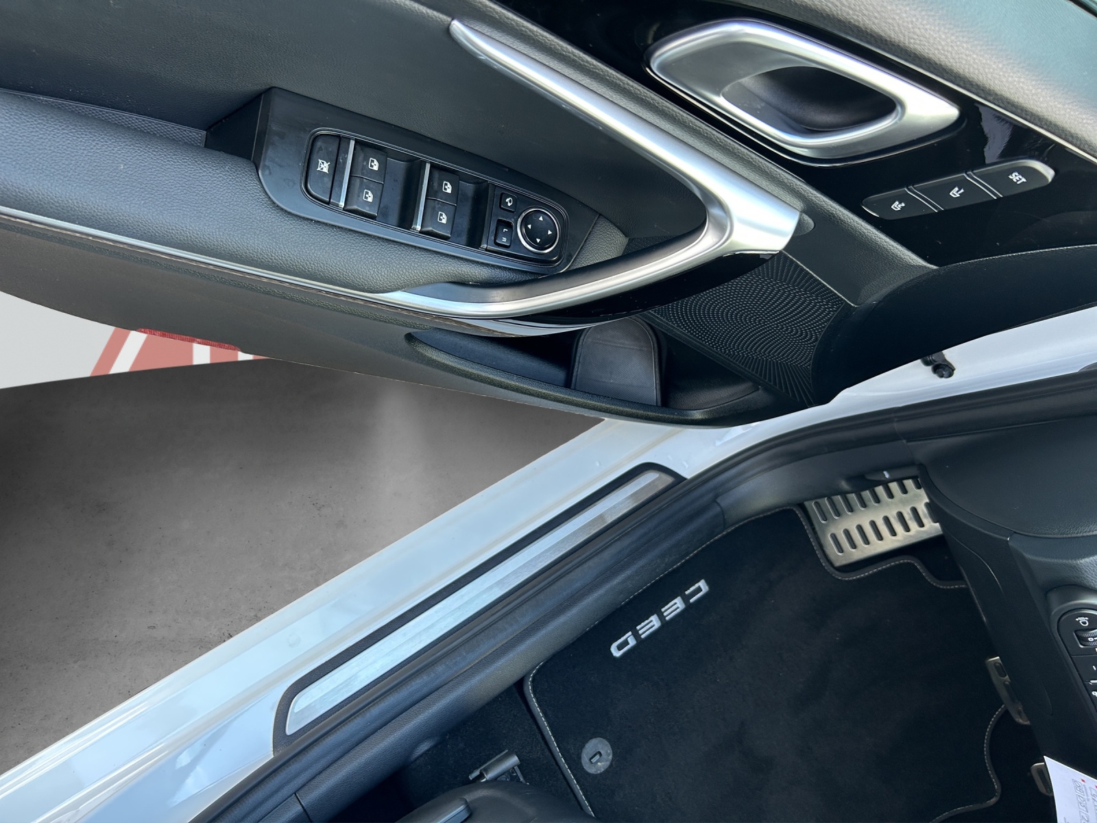 KIA Ceed SW 1.6 GDi Plug-in Hybrid Style-image-10