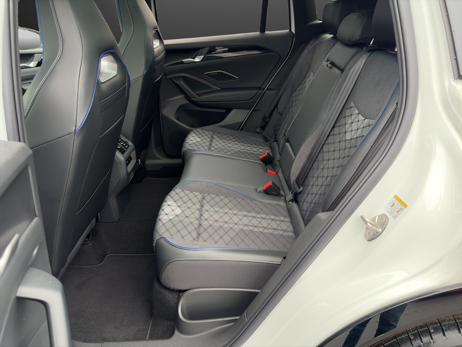 VW Tiguan 1.5 TSI evo2 eHybrid R-Line DSG-image-8