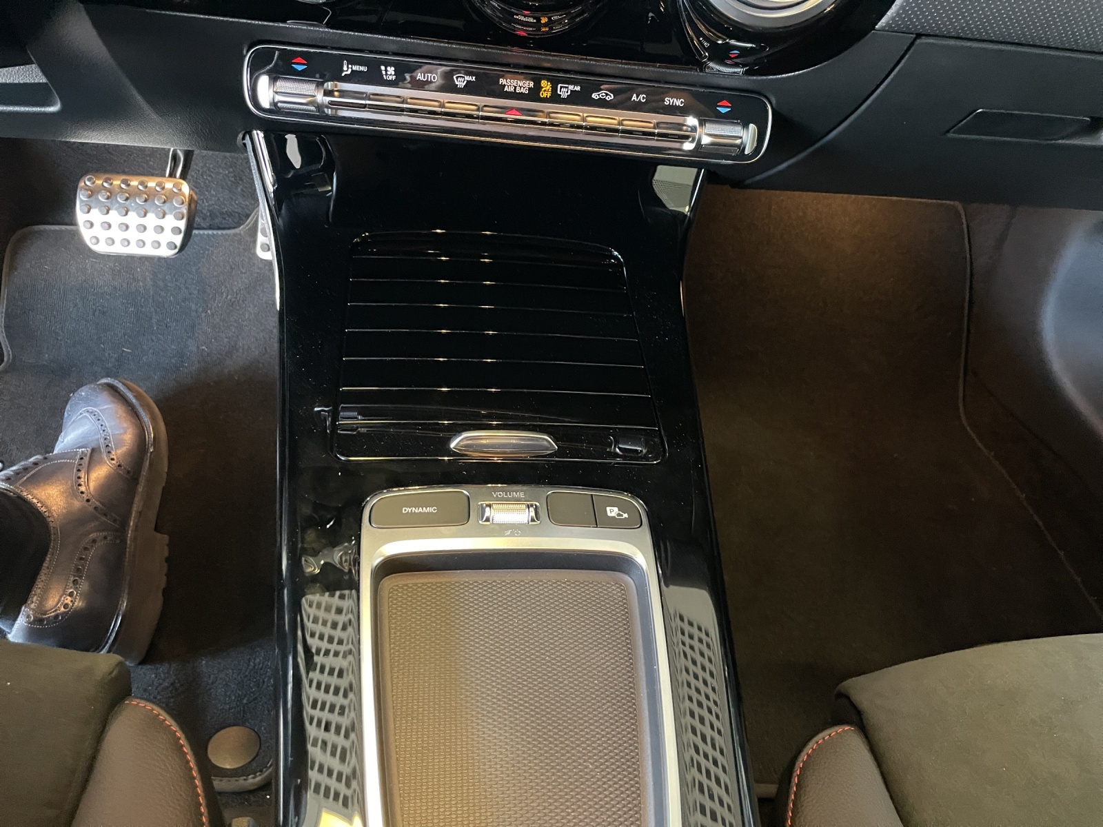MERCEDES-BENZ A 250 4Matic 8G-DCT-image-14