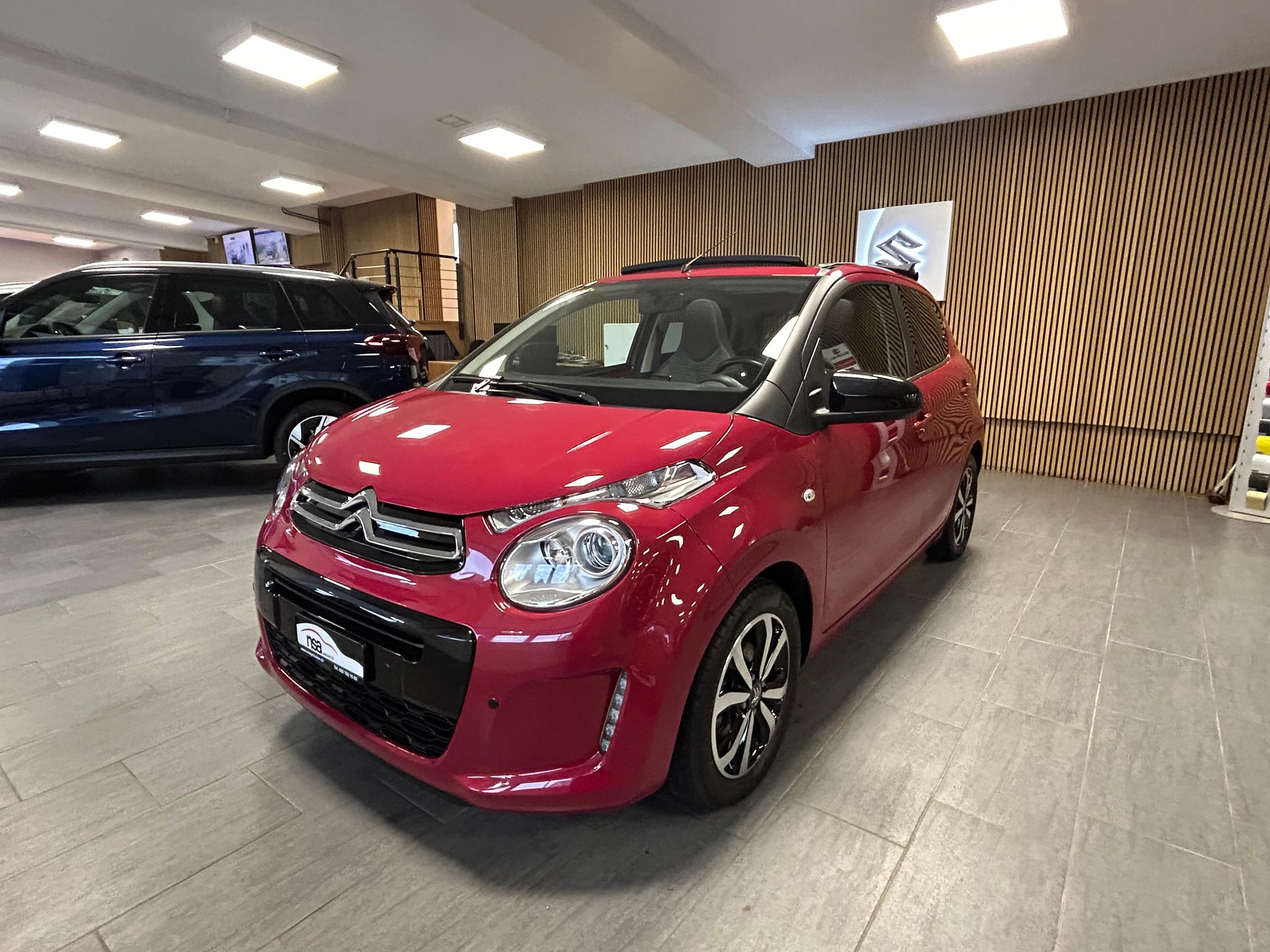 CITROEN C1 1.0 VTi Shine Airscape ETG-image-5