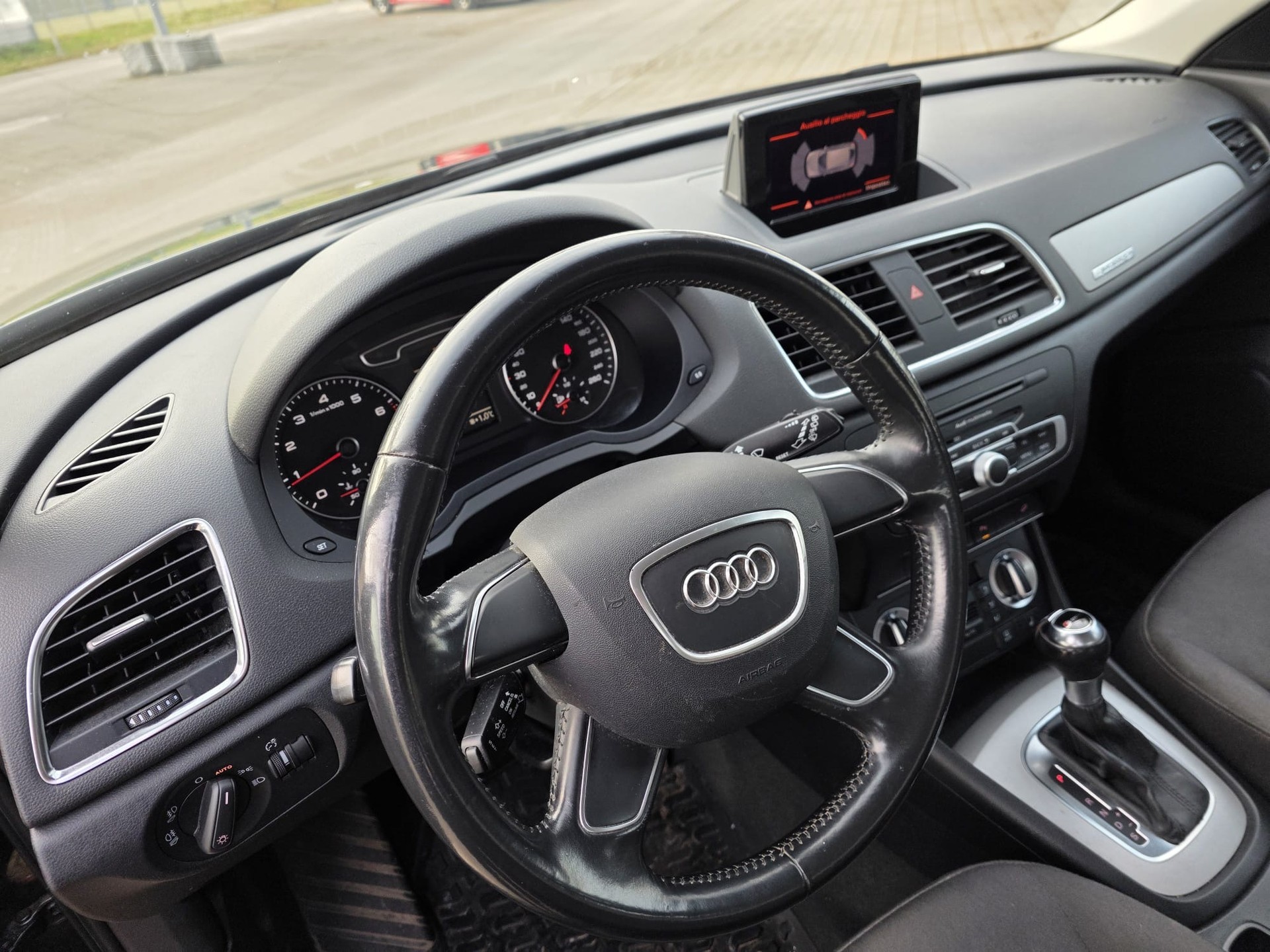 AUDI Q3 2.0 TFSI quattro S-tronic-image-11