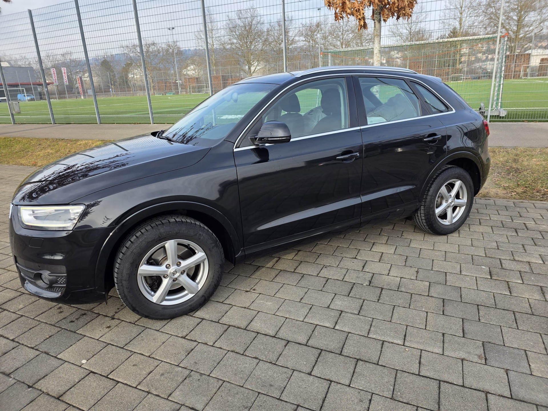 AUDI Q3 2.0 TFSI quattro S-tronic-image-1