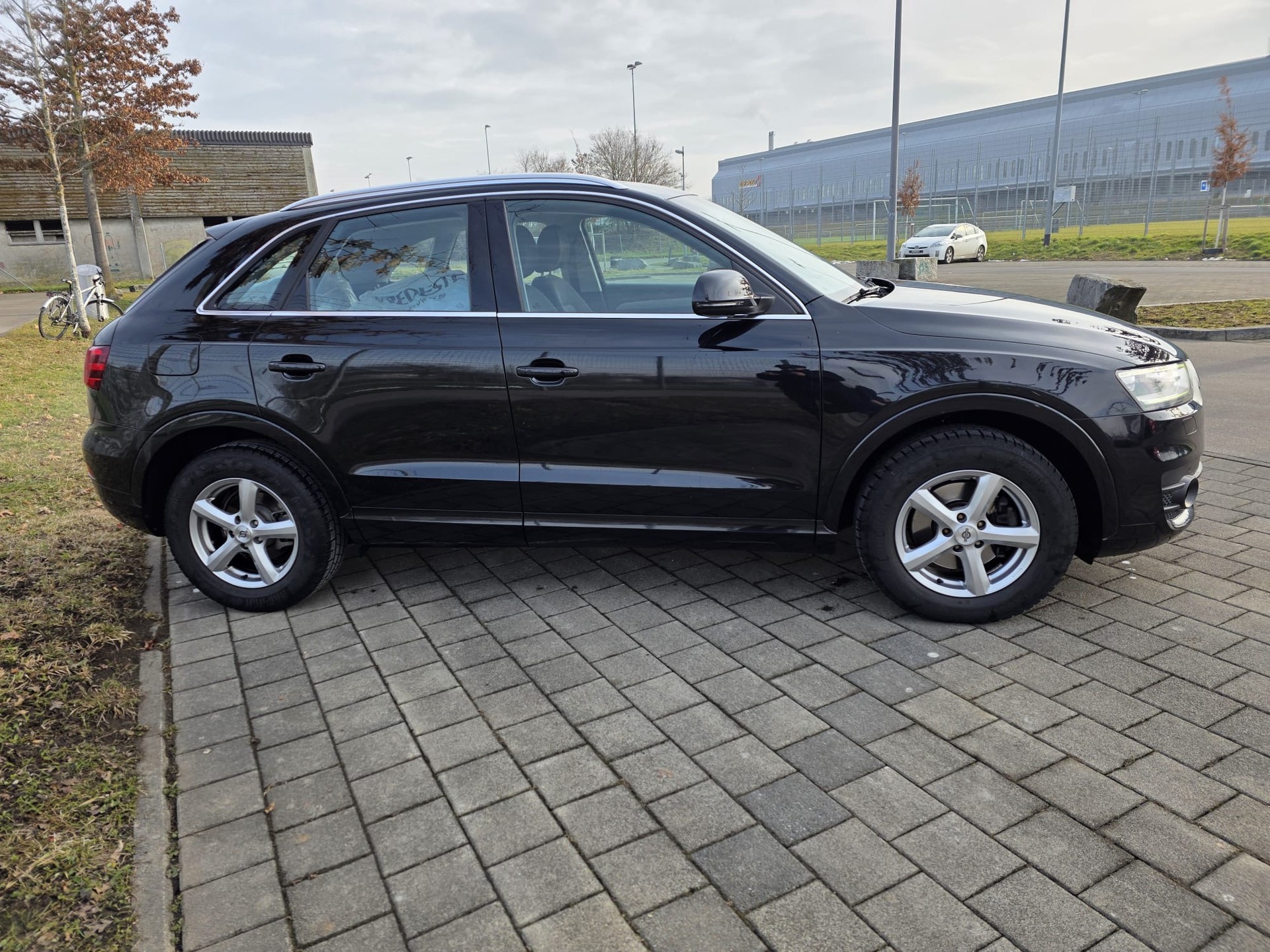 AUDI Q3 2.0 TFSI quattro S-tronic-image-4