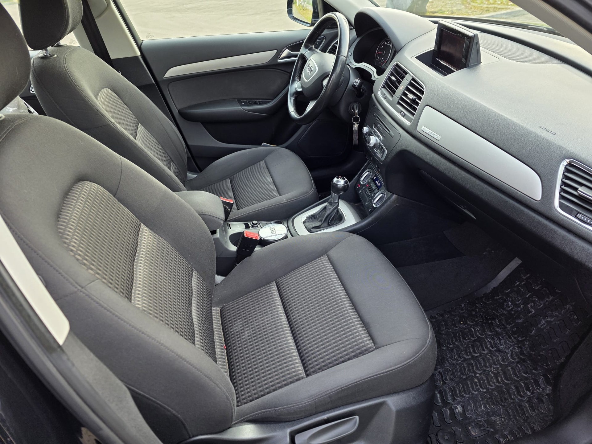 AUDI Q3 2.0 TFSI quattro S-tronic-image-9