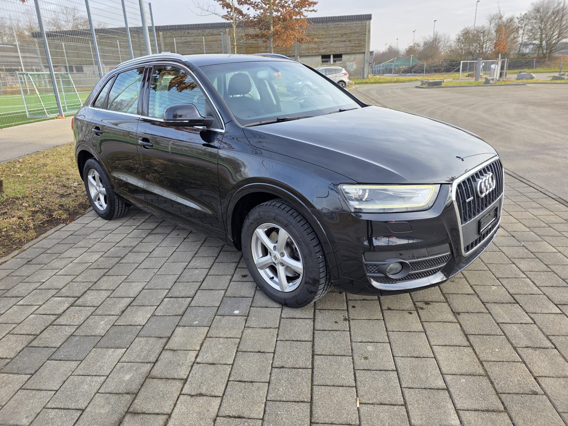 AUDI Q3 2.0 TFSI quattro S-tronic-image-3