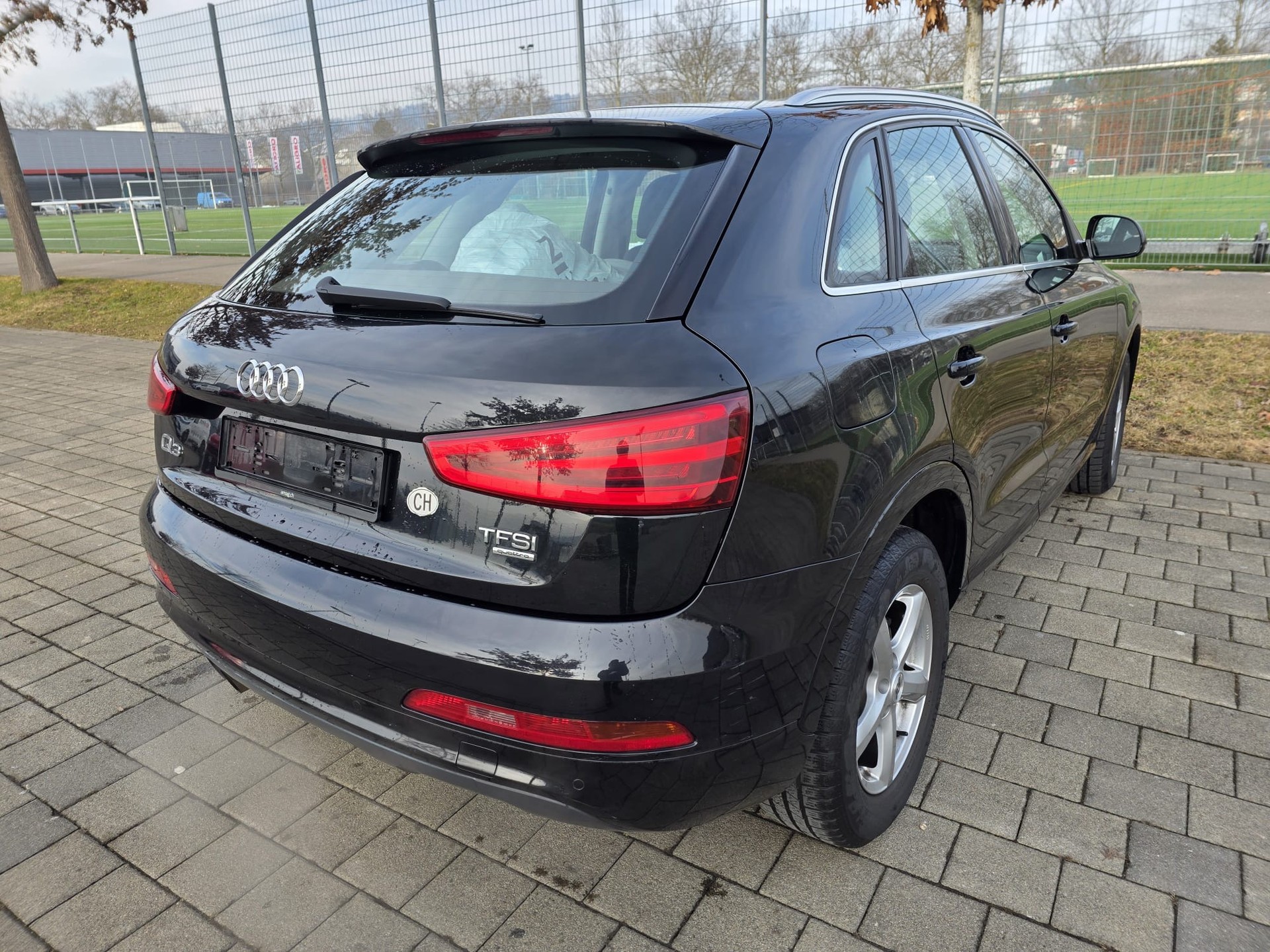 AUDI Q3 2.0 TFSI quattro S-tronic-image-5