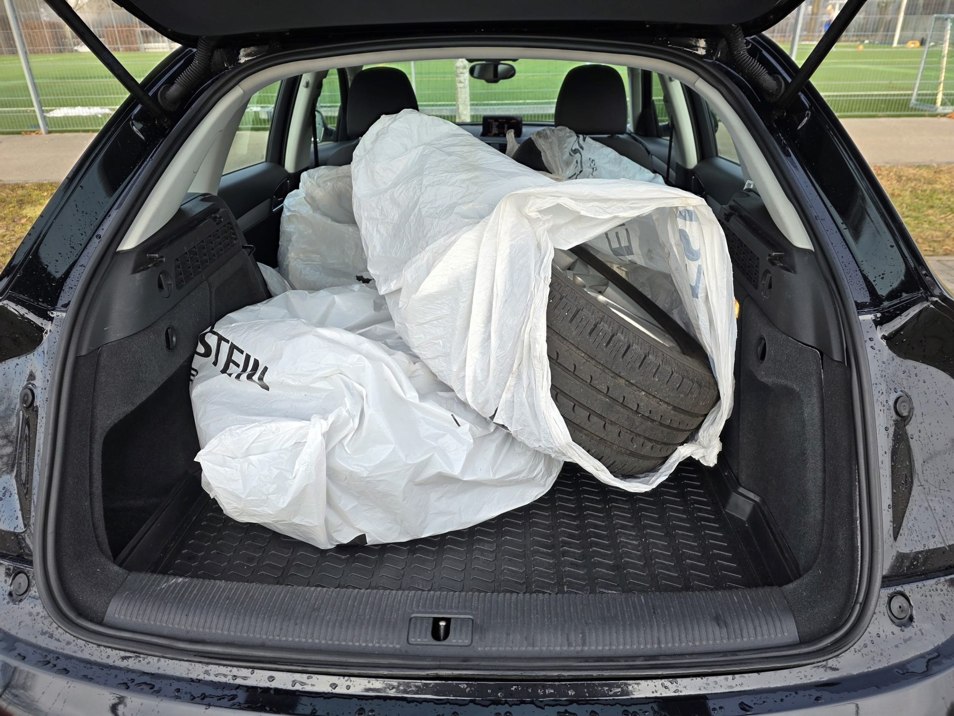 AUDI Q3 2.0 TFSI quattro S-tronic-image-10