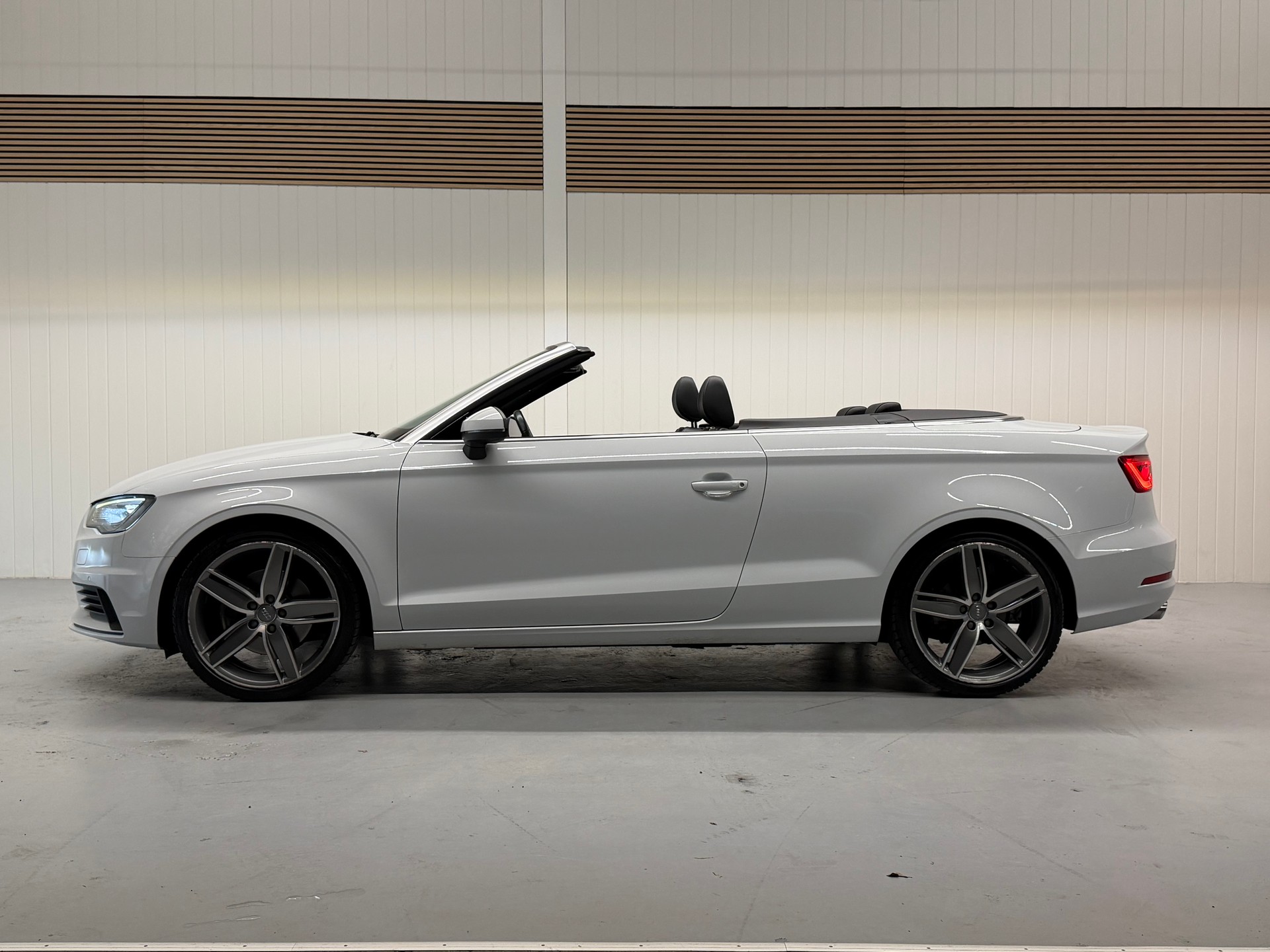 AUDI A3 Cabriolet 1.8 TFSI Ambition S-tronic Ab MFK & Service-showroom-element-1